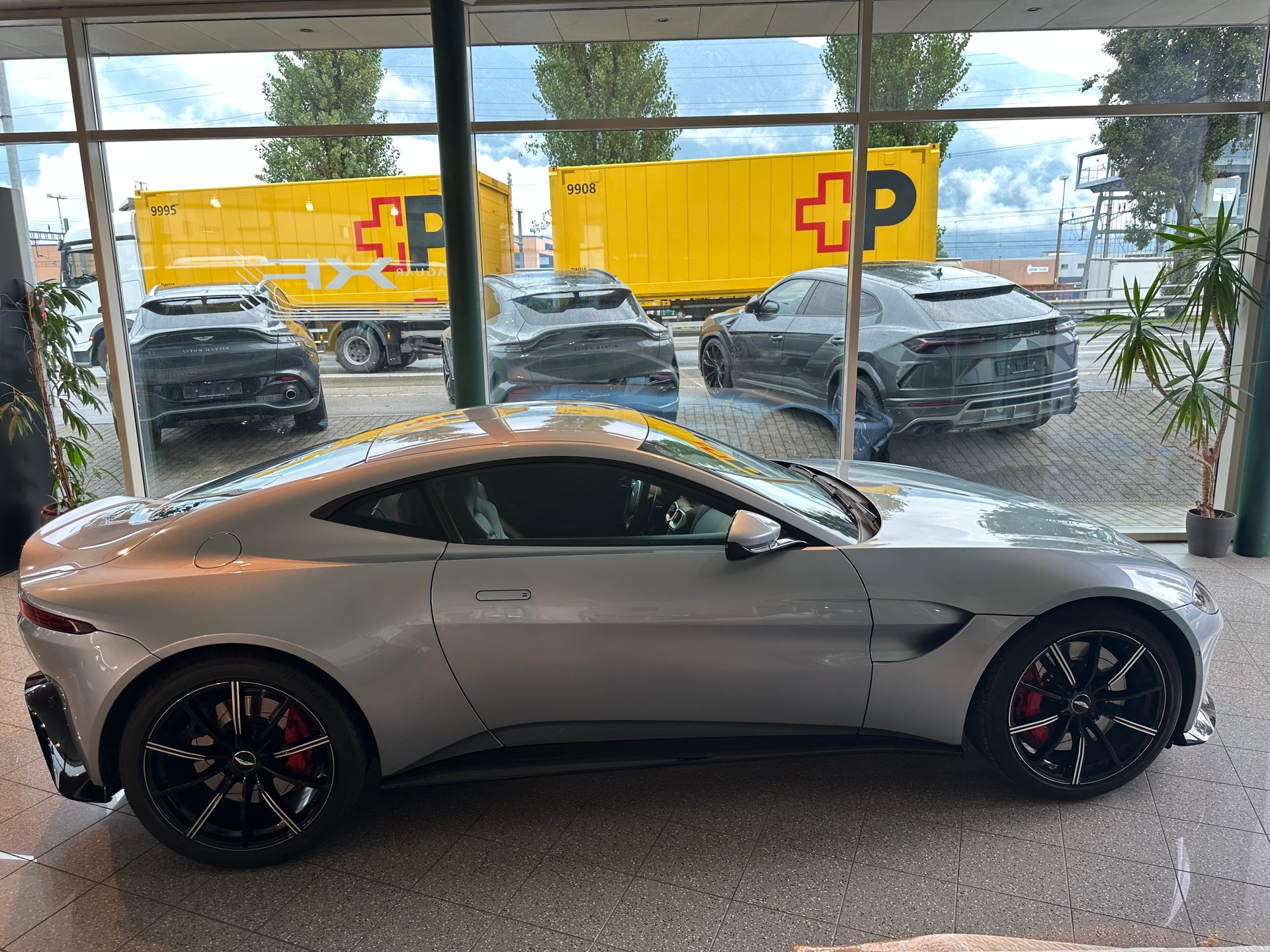 ASTON MARTIN V8 Vantage 4.0 Coupé-image-8