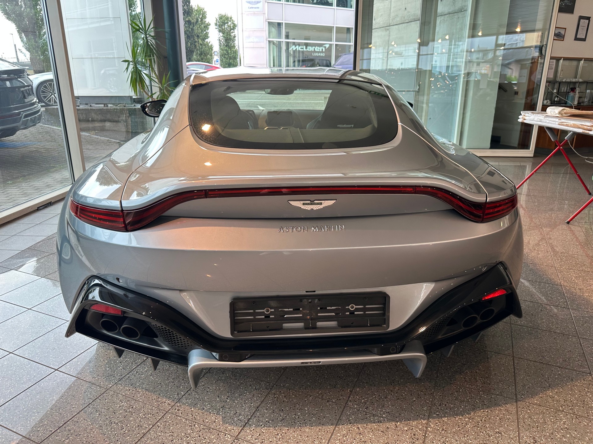 ASTON MARTIN V8 Vantage 4.0 Coupé-image-6