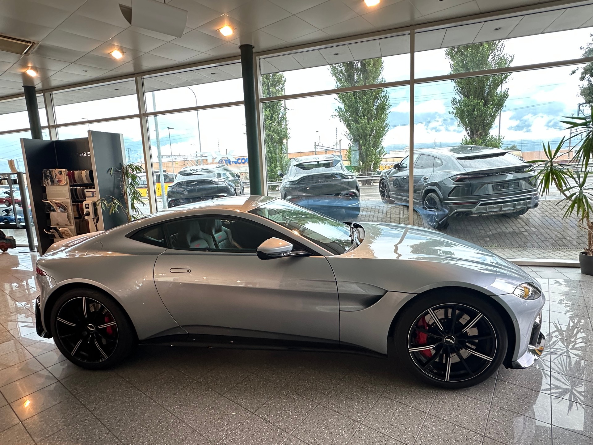ASTON MARTIN V8 Vantage 4.0 Coupé-image-7