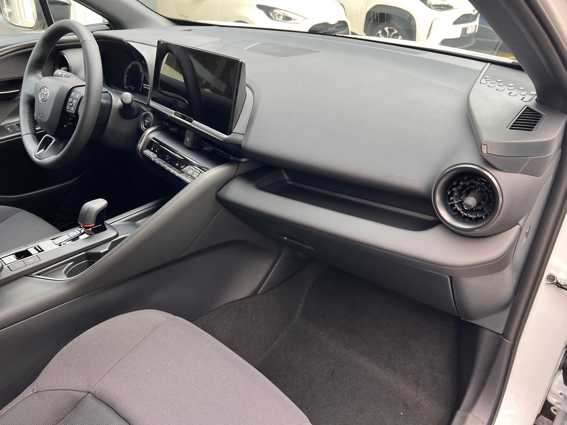 TOYOTA C-HR 1.8 HEV Trend-image-12