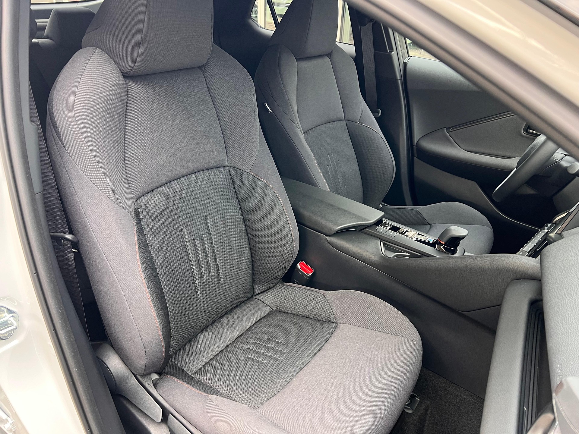 TOYOTA C-HR 1.8 HEV Trend-image-13