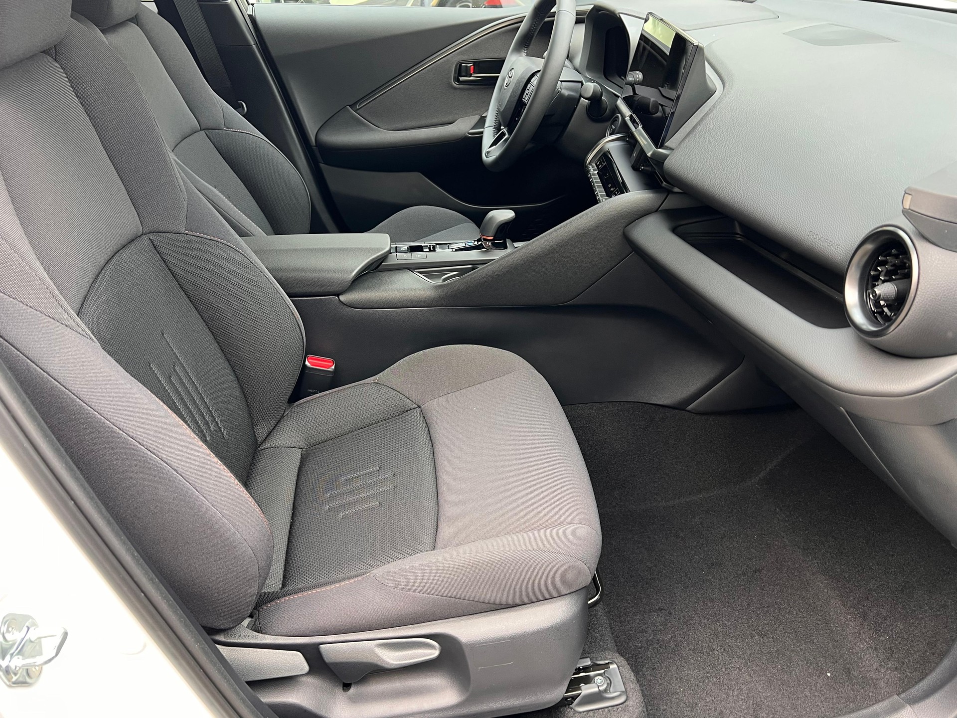 TOYOTA C-HR 1.8 HEV Trend-image-11