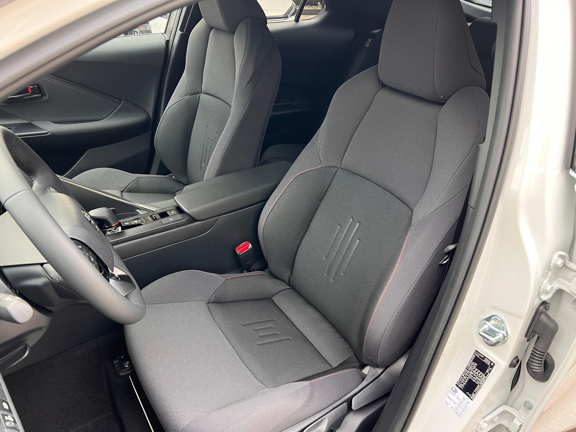 TOYOTA C-HR 1.8 HEV Trend-image-8