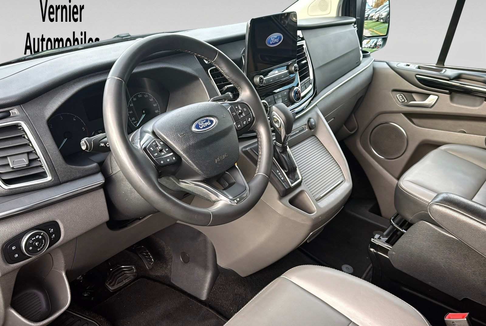 FORD Tourneo Custom 320 L2H1 Titanium X A-image-11