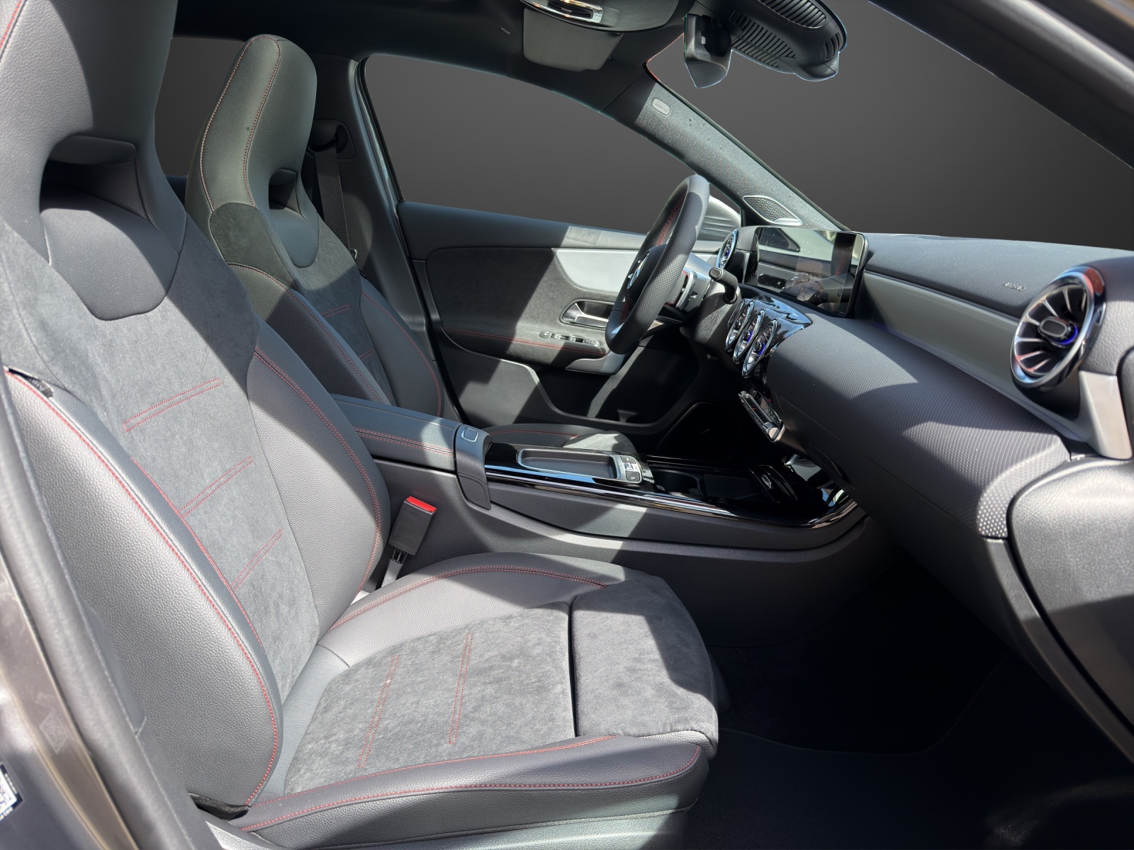 MERCEDES-BENZ A 250 4Matic 8G-DCT-image-12