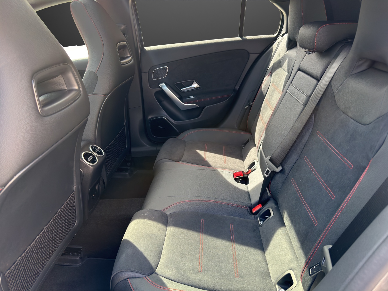 MERCEDES-BENZ A 250 4Matic 8G-DCT-image-11