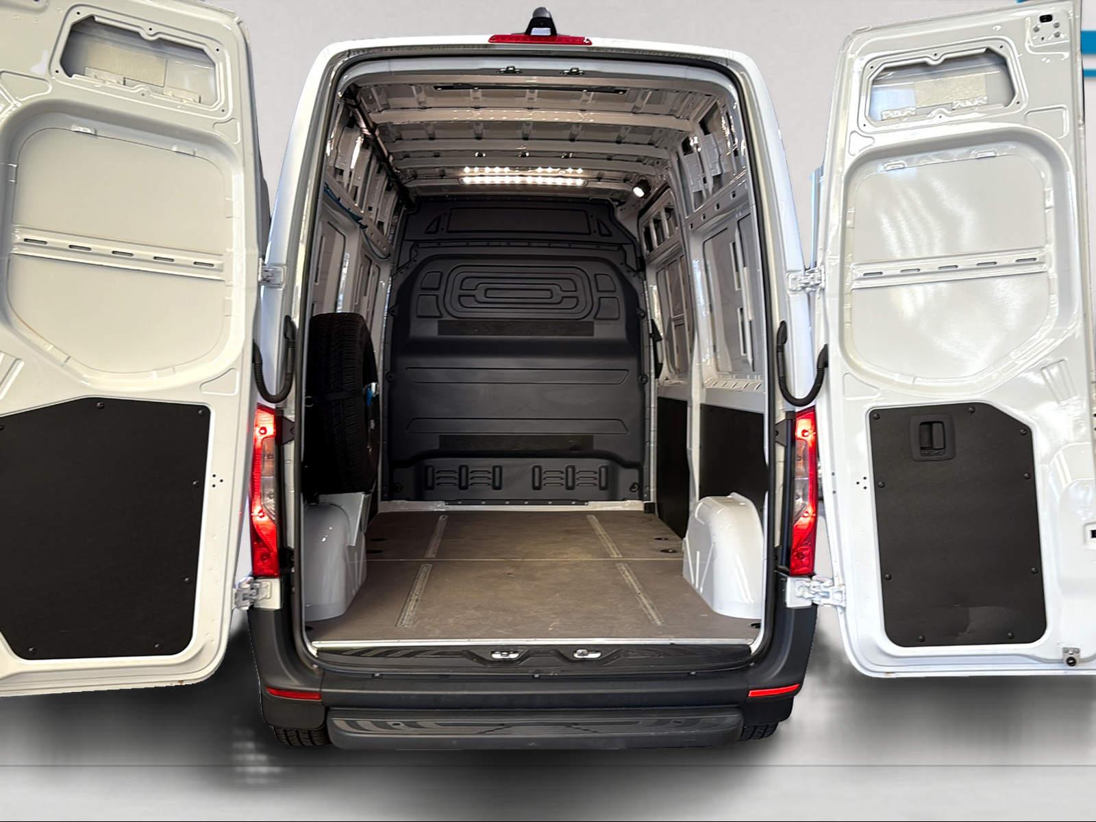 MERCEDES-BENZ eSprinter 312 35kWh Standard-image-8
