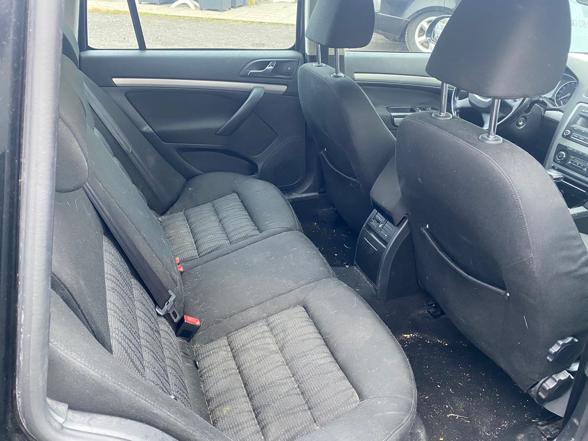 SKODA Octavia Combi 2.0 TDI Elegance DSG-image-10