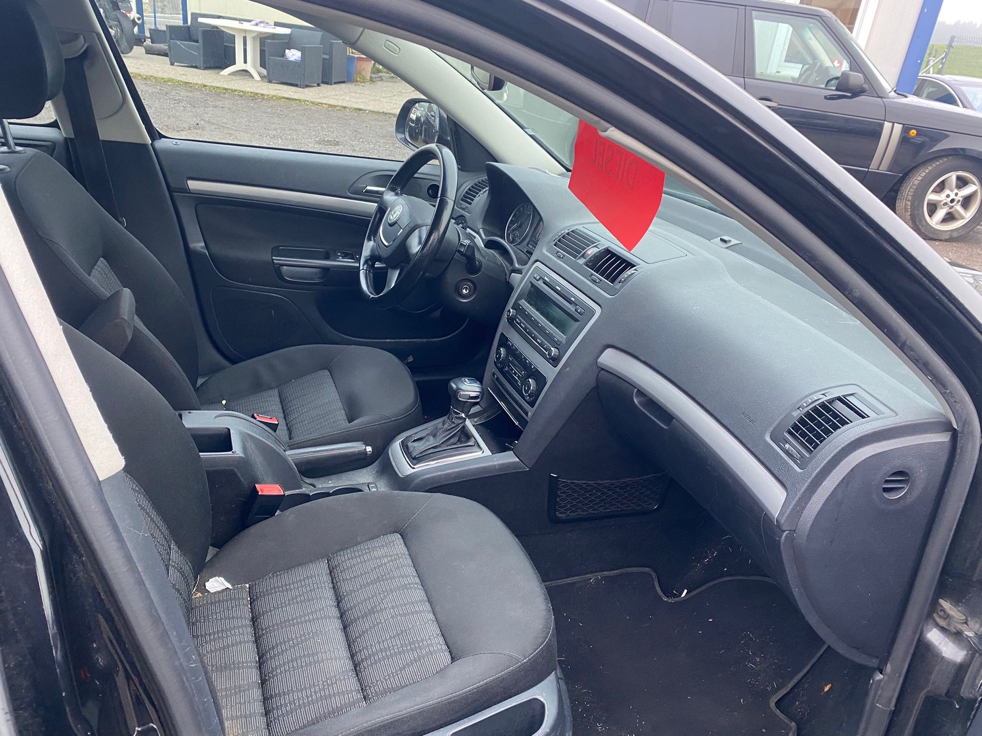 SKODA Octavia Combi 2.0 TDI Elegance DSG-image-9