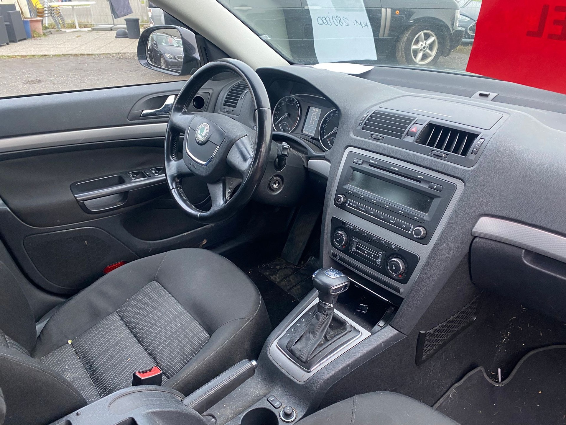 SKODA Octavia Combi 2.0 TDI Elegance DSG-image-7