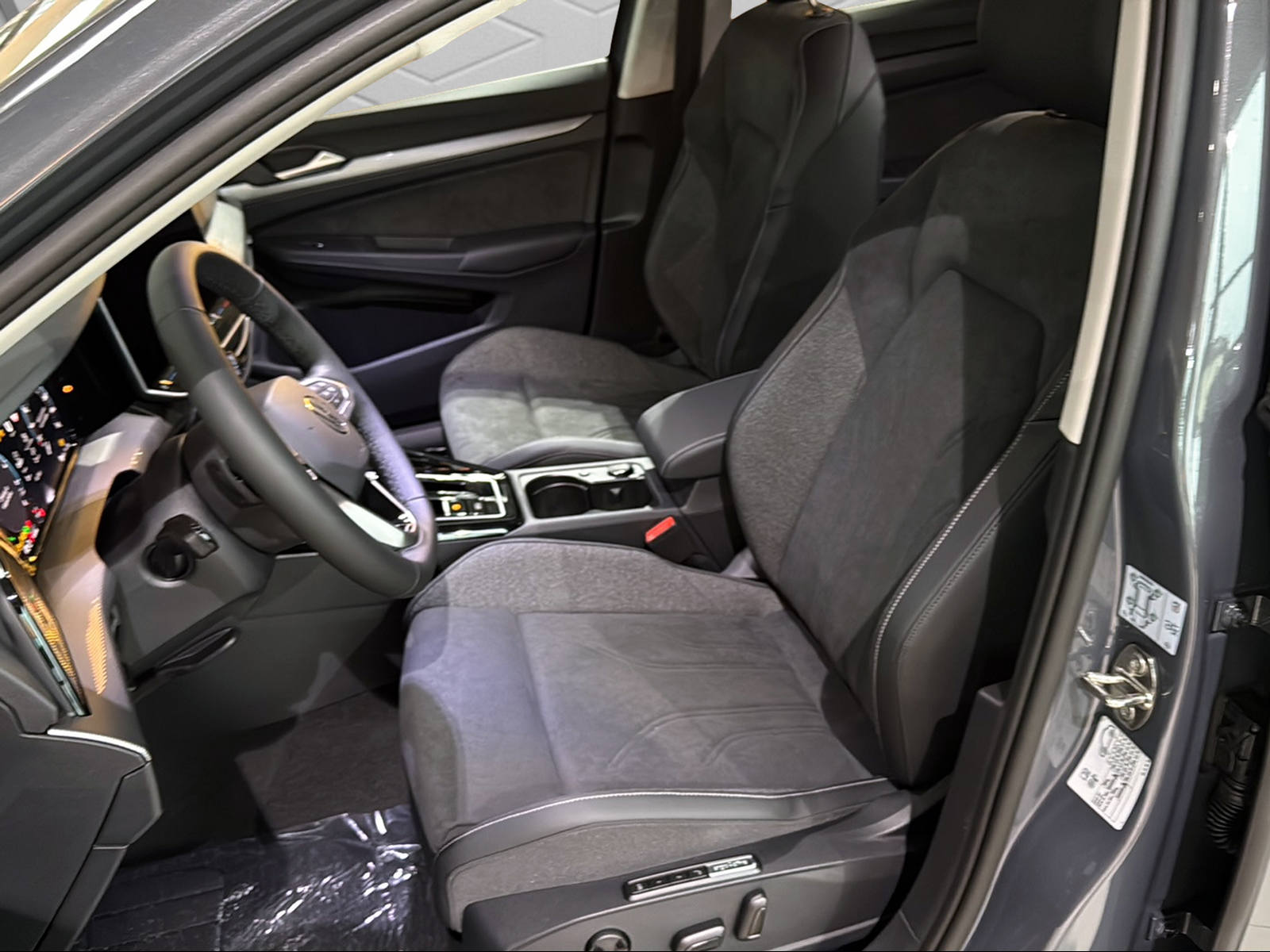 VW Golf 1.5 TSI PHEV Style-image-6
