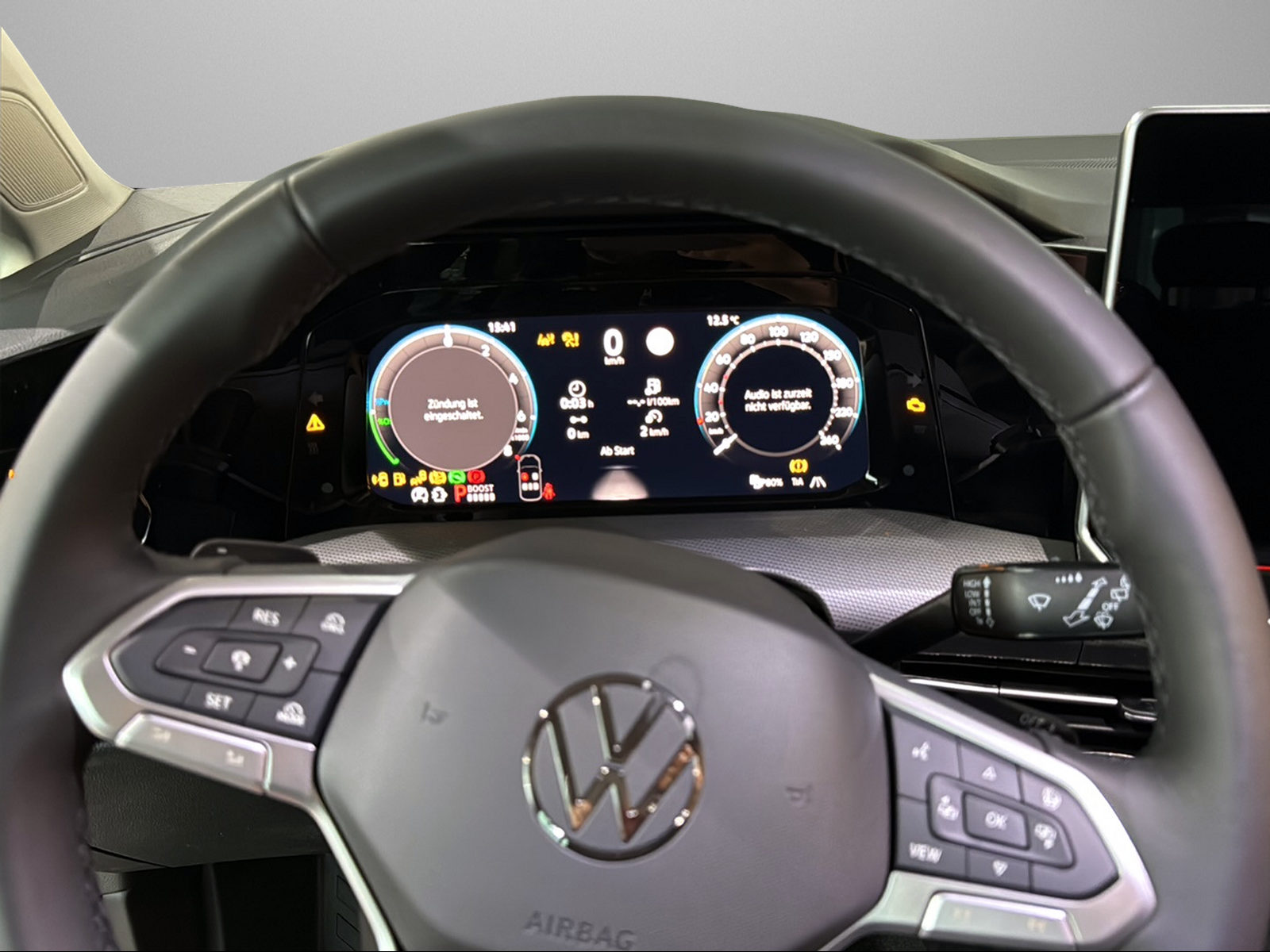 VW Golf 1.5 TSI PHEV Style-image-8