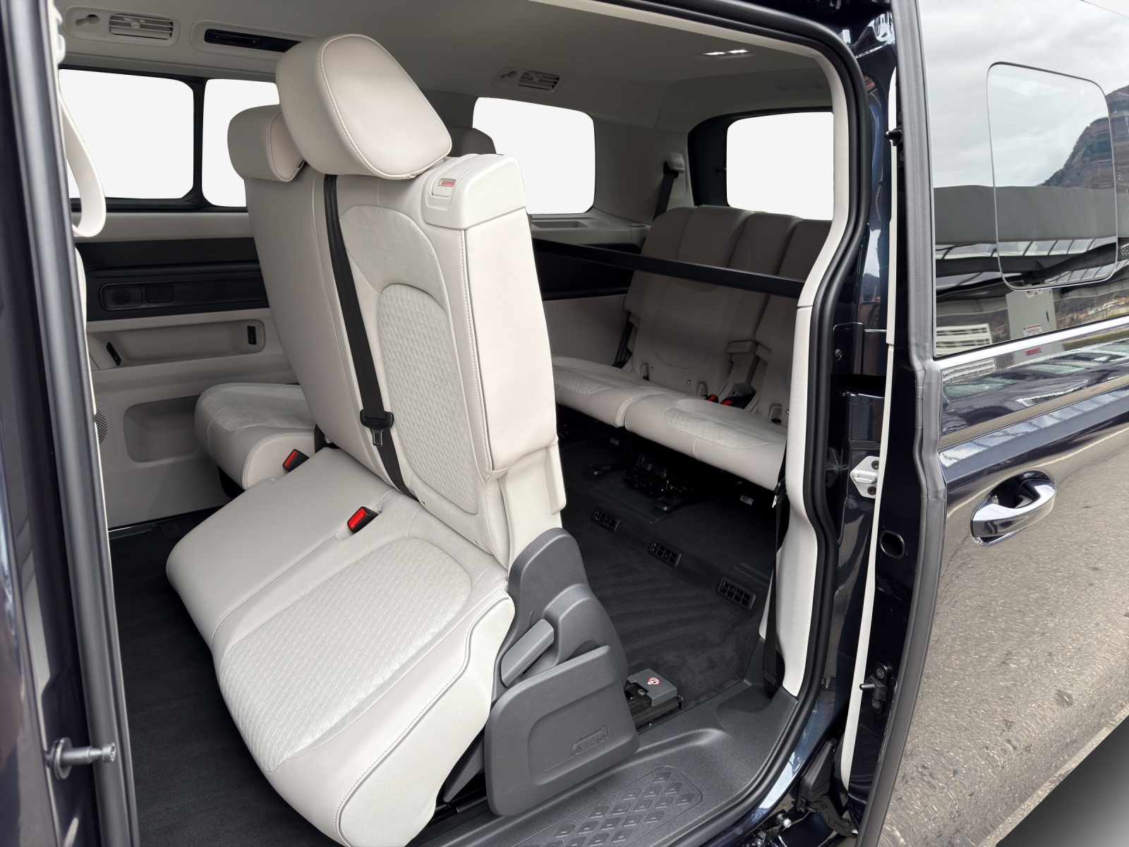 VW ID.Buzz LWB Pro-image-11