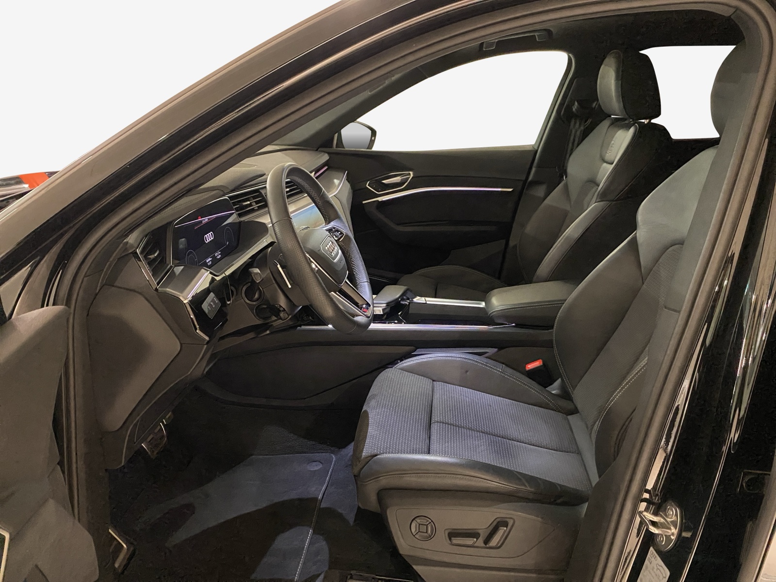 AUDI Q8 55 e-tron advanced quattro-image-8