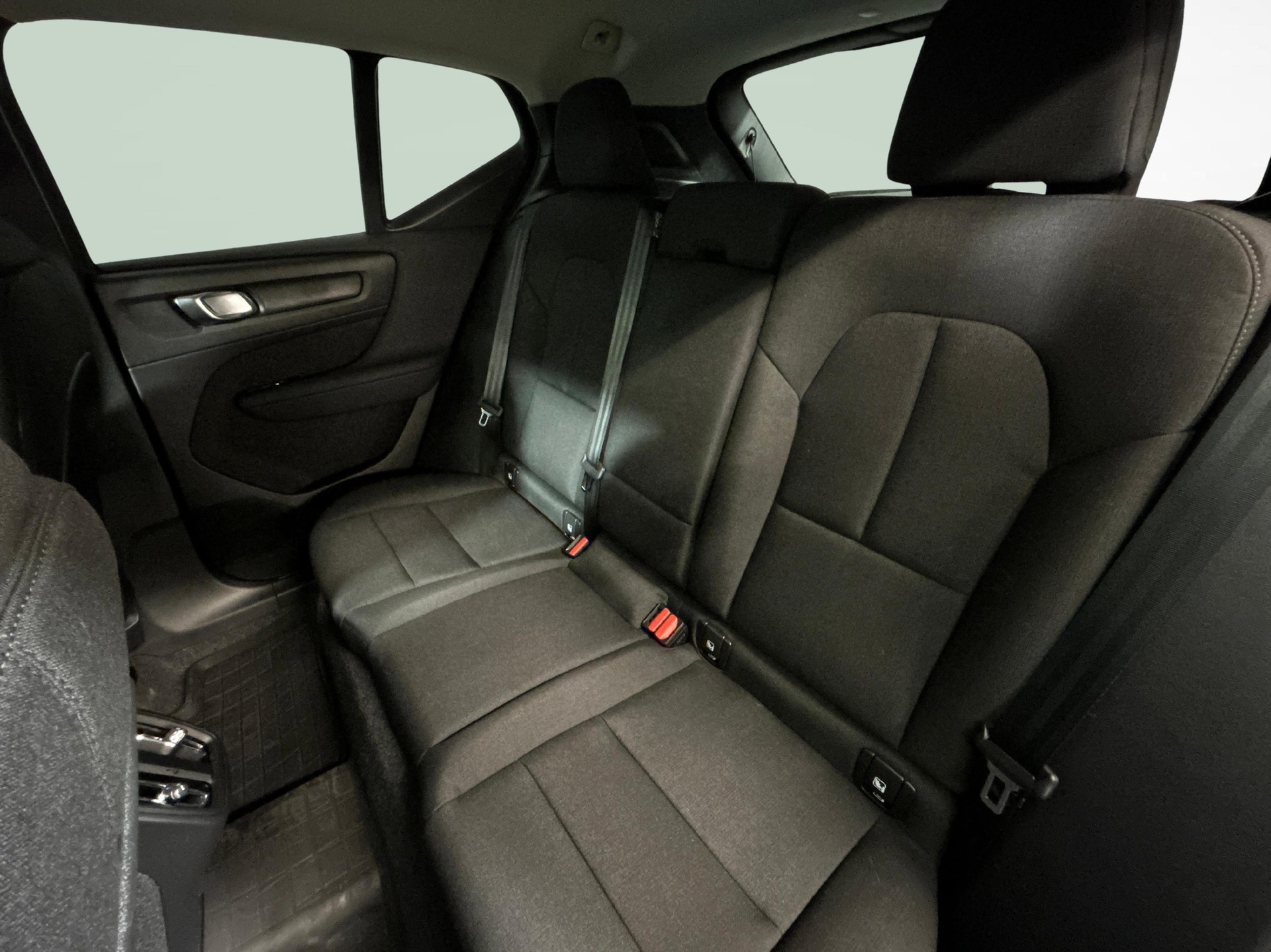 VOLVO XC40 2.0 B3 MH Essential-image-3