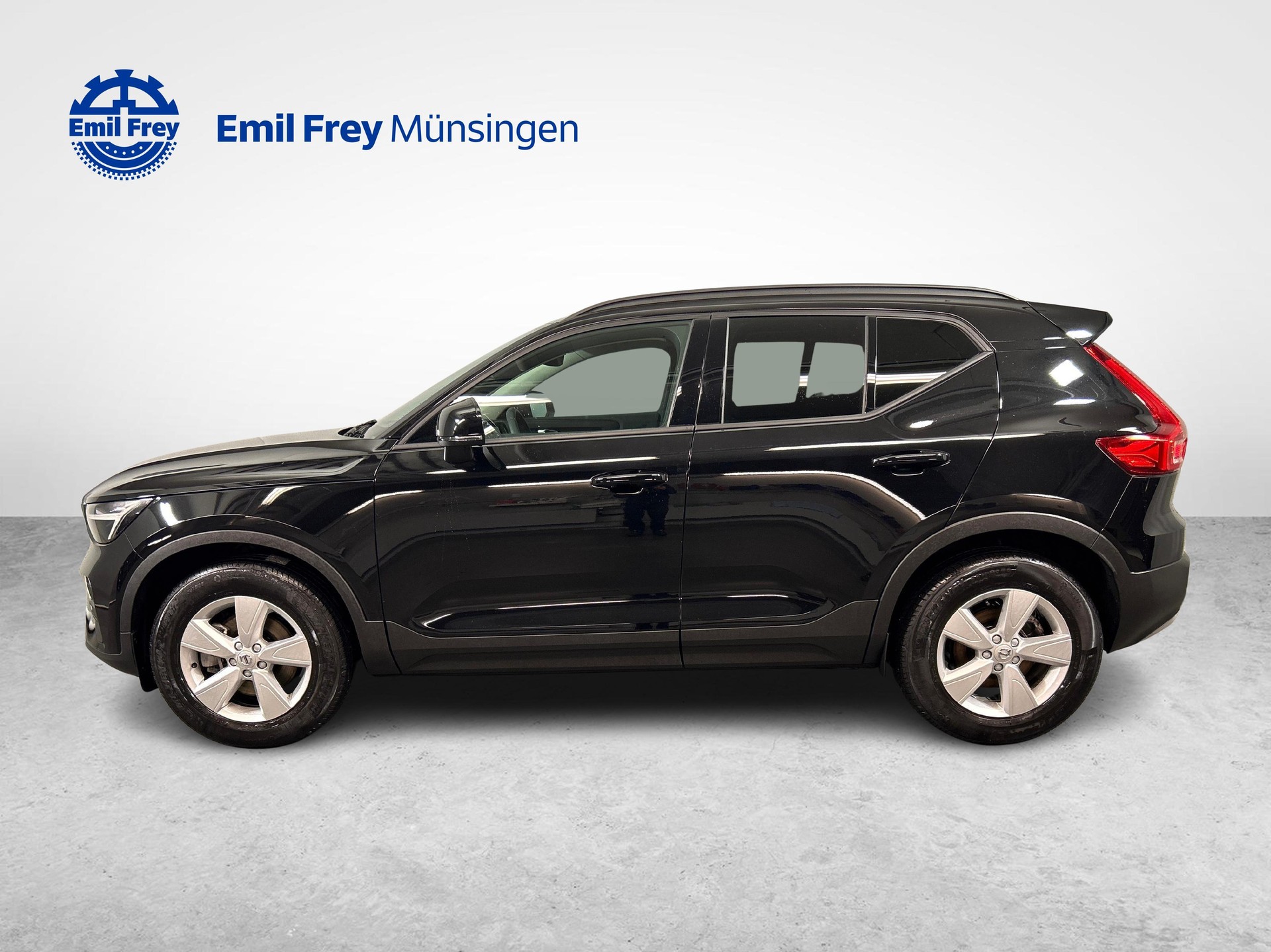 VOLVO XC40 2.0 B3 MH Essential-image-4