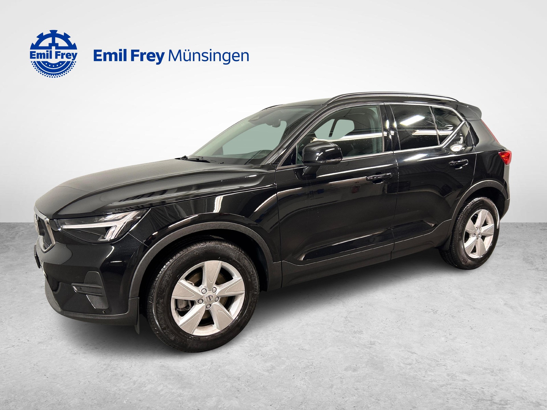 VOLVO XC40 2.0 B3 MH Essential-image-1