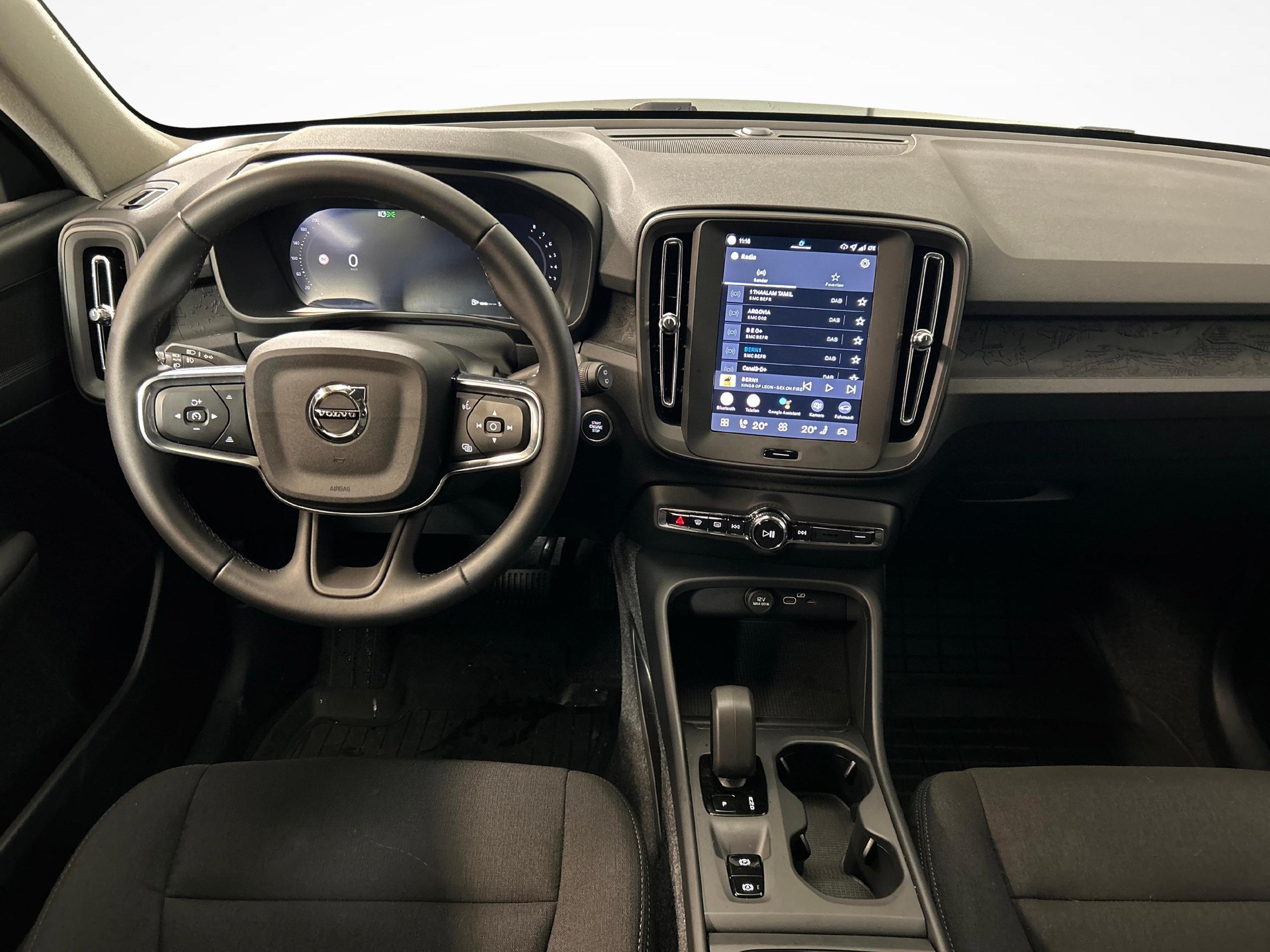 VOLVO XC40 2.0 B3 MH Essential-image-6