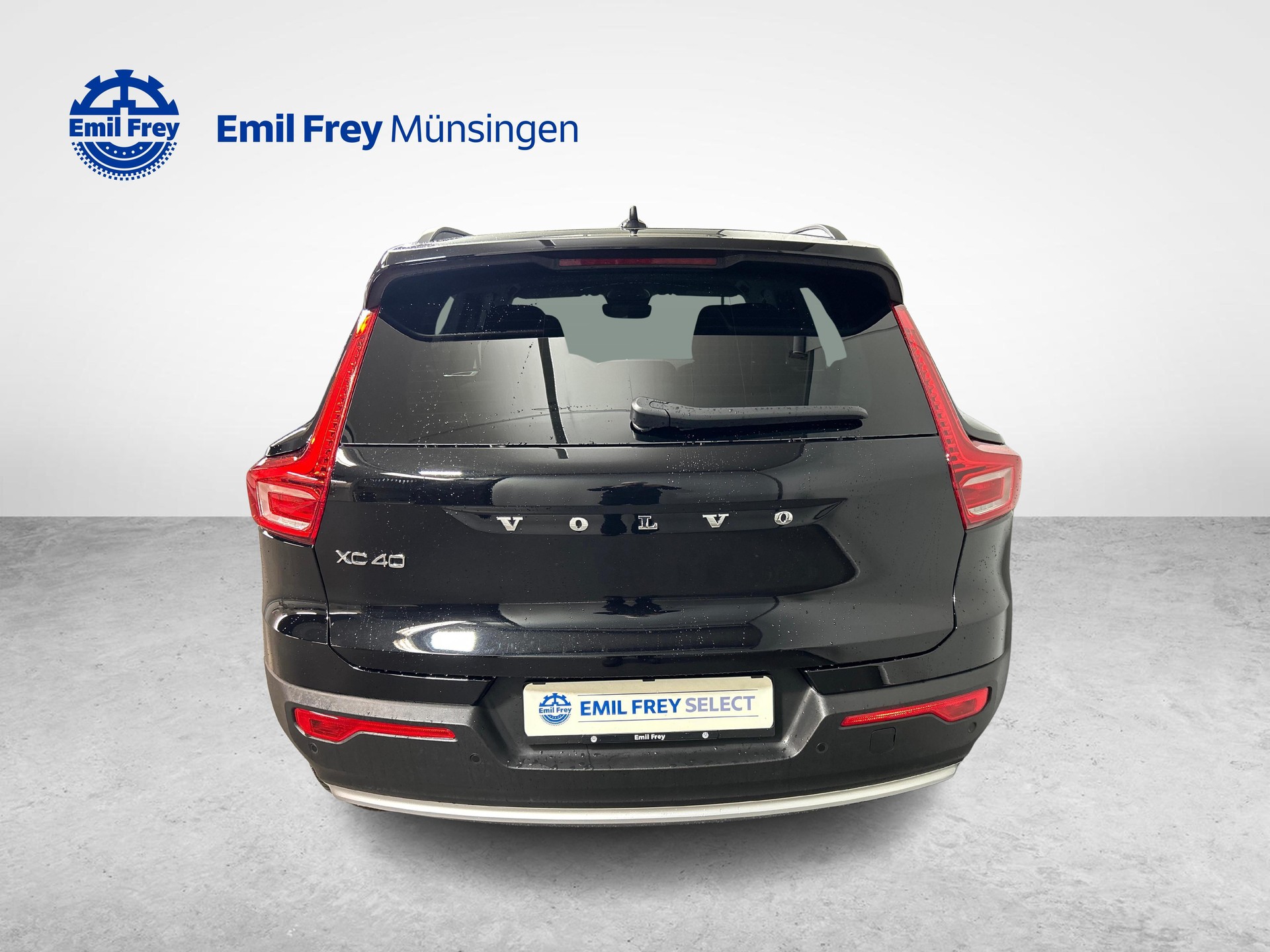VOLVO XC40 2.0 B3 MH Essential-image-11