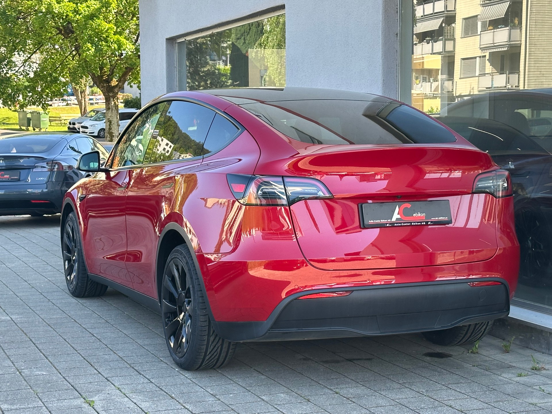 TESLA Model Y Long Range-image-1