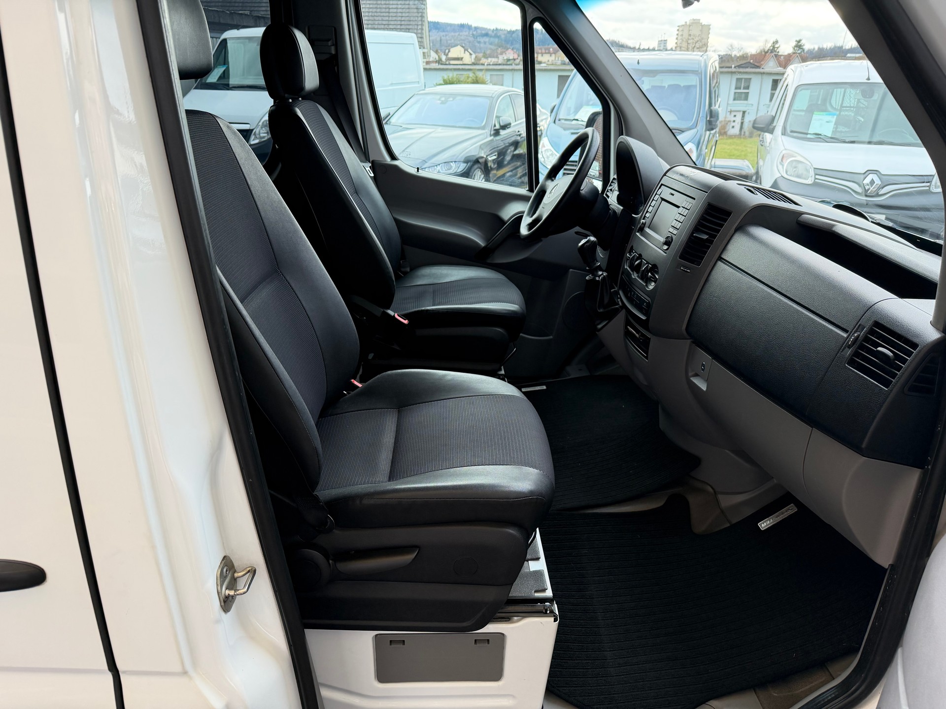 MERCEDES-BENZ Sprinter 313 BlueTec Standard-image-10
