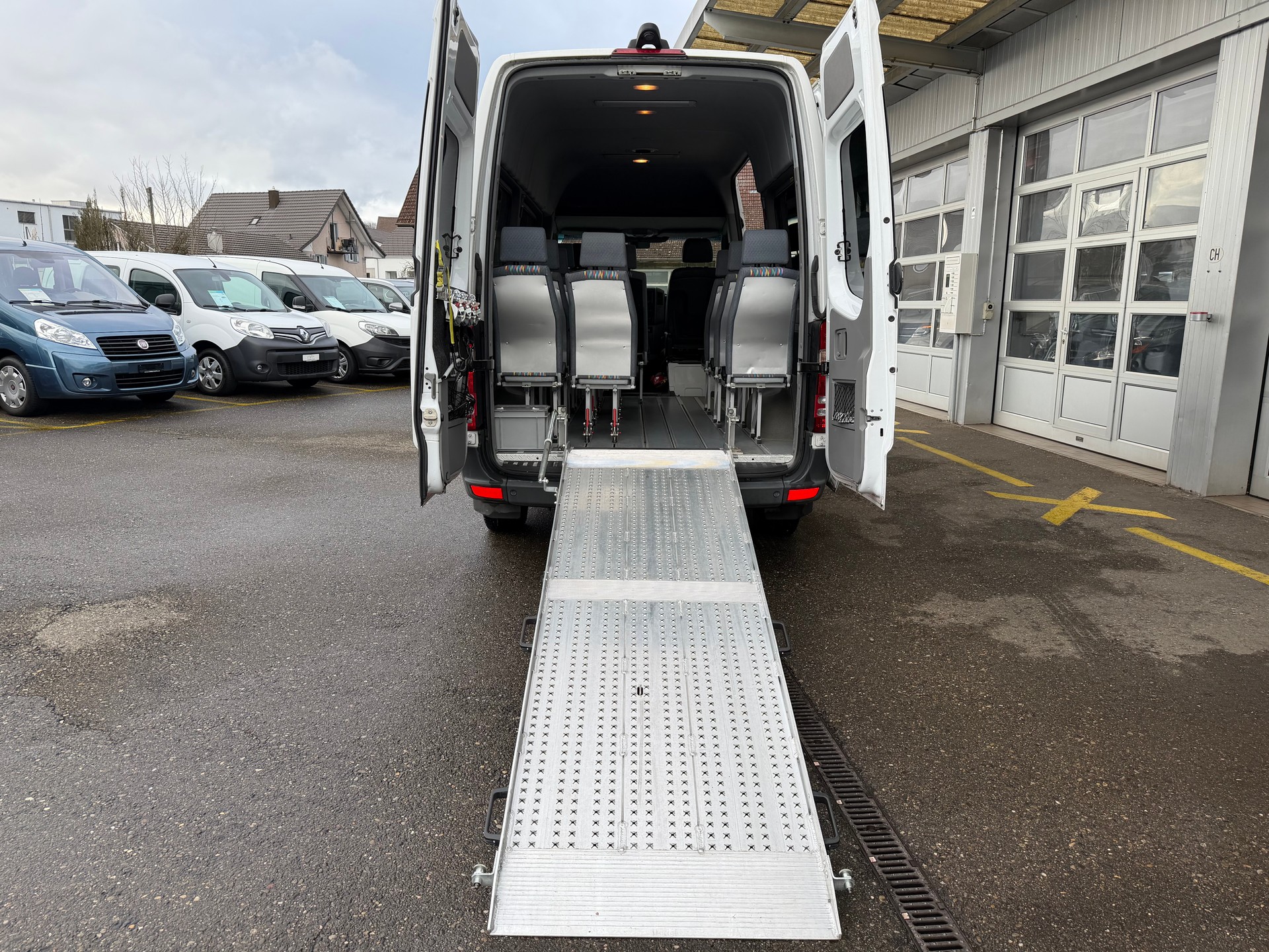 MERCEDES-BENZ Sprinter 313 BlueTec Standard-image-13