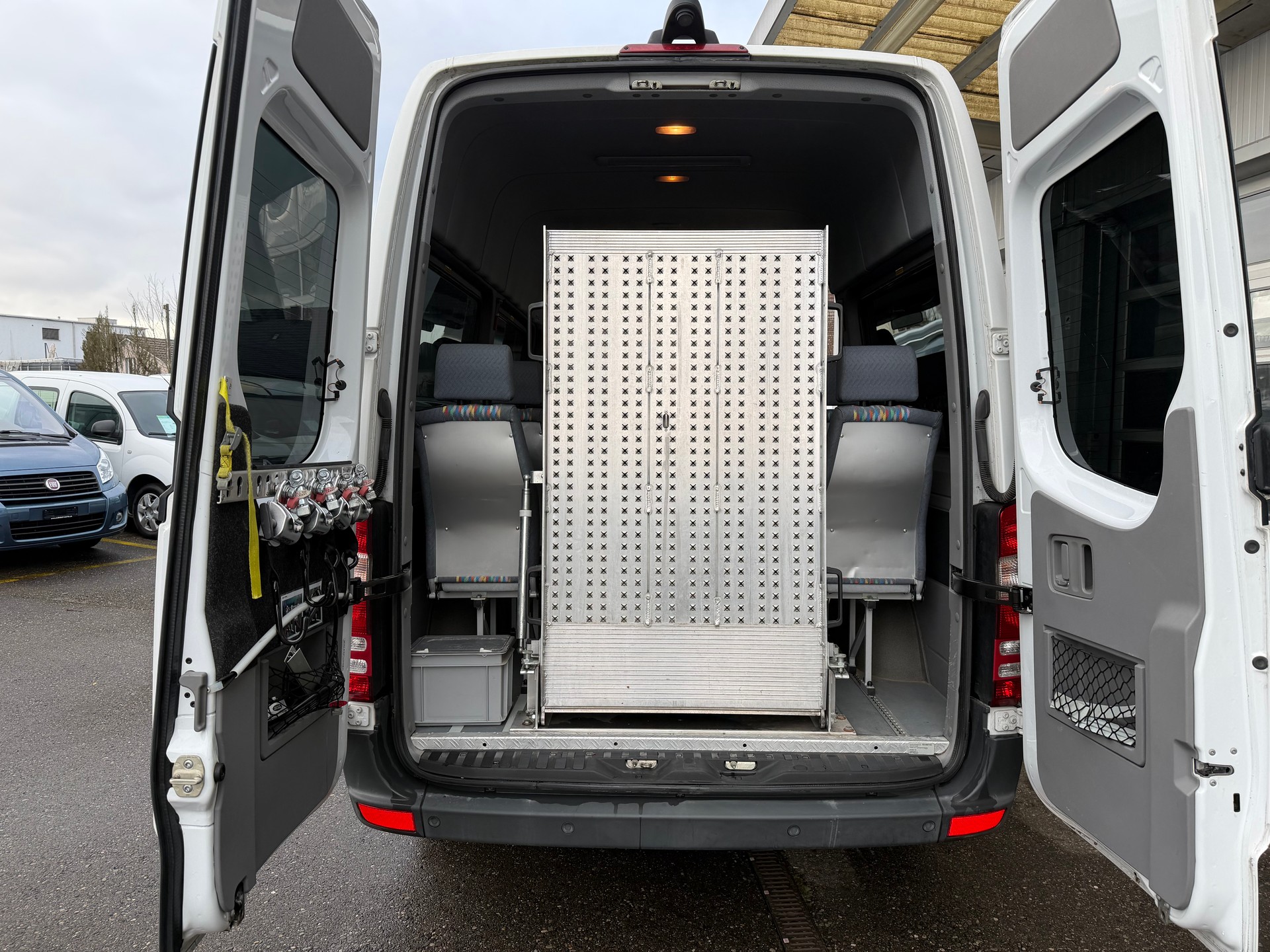 MERCEDES-BENZ Sprinter 313 BlueTec Standard-image-14