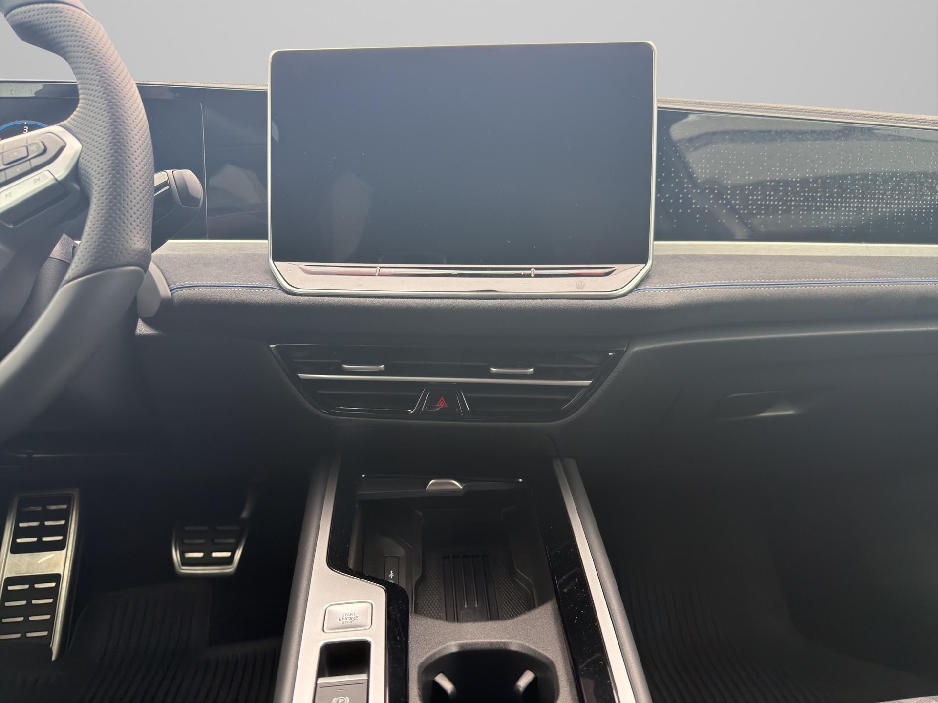 VW Passat Variant 2.0 TDI R-Line DSG 4motion-image-14