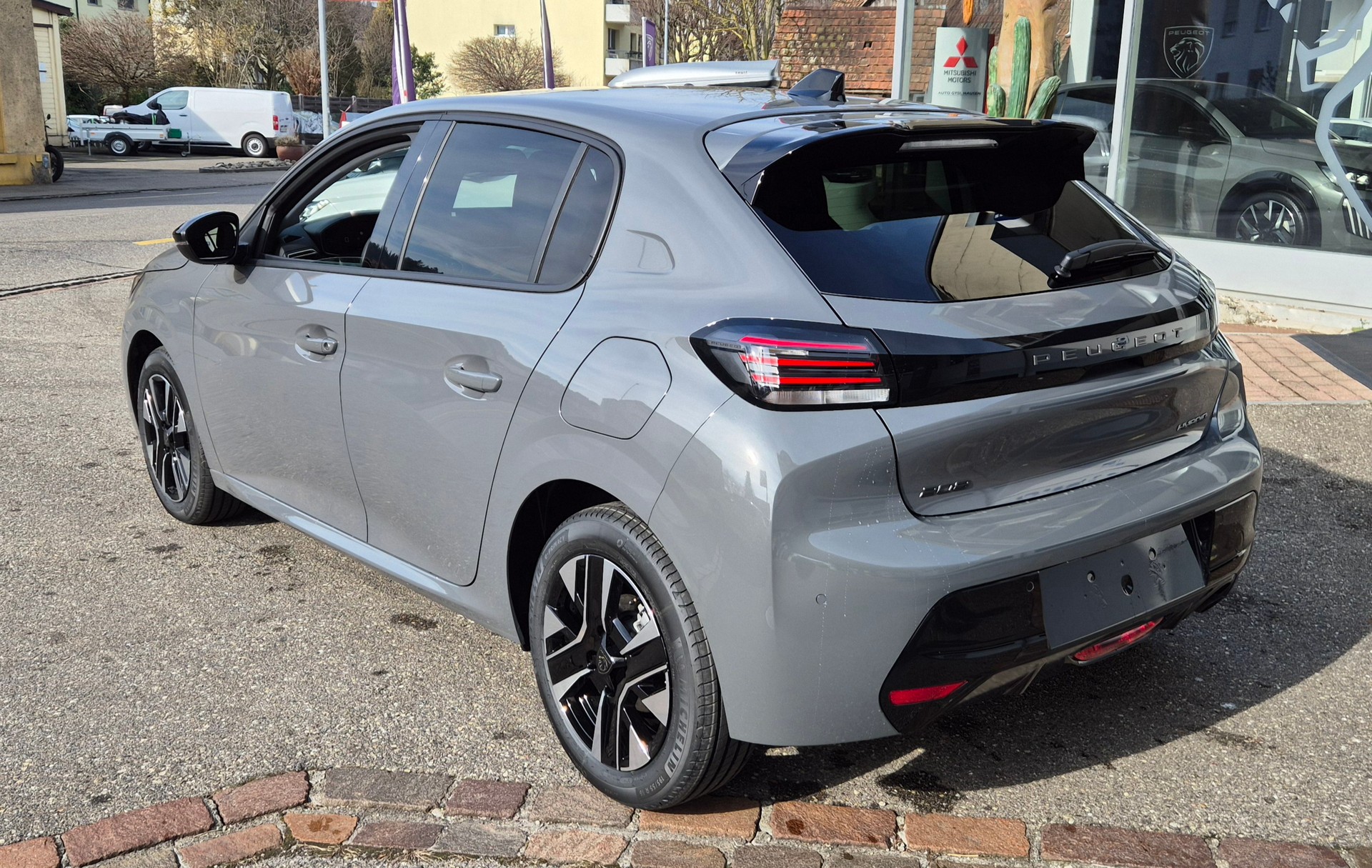 PEUGEOT e-208 Allure Helvetia (440)-image-7