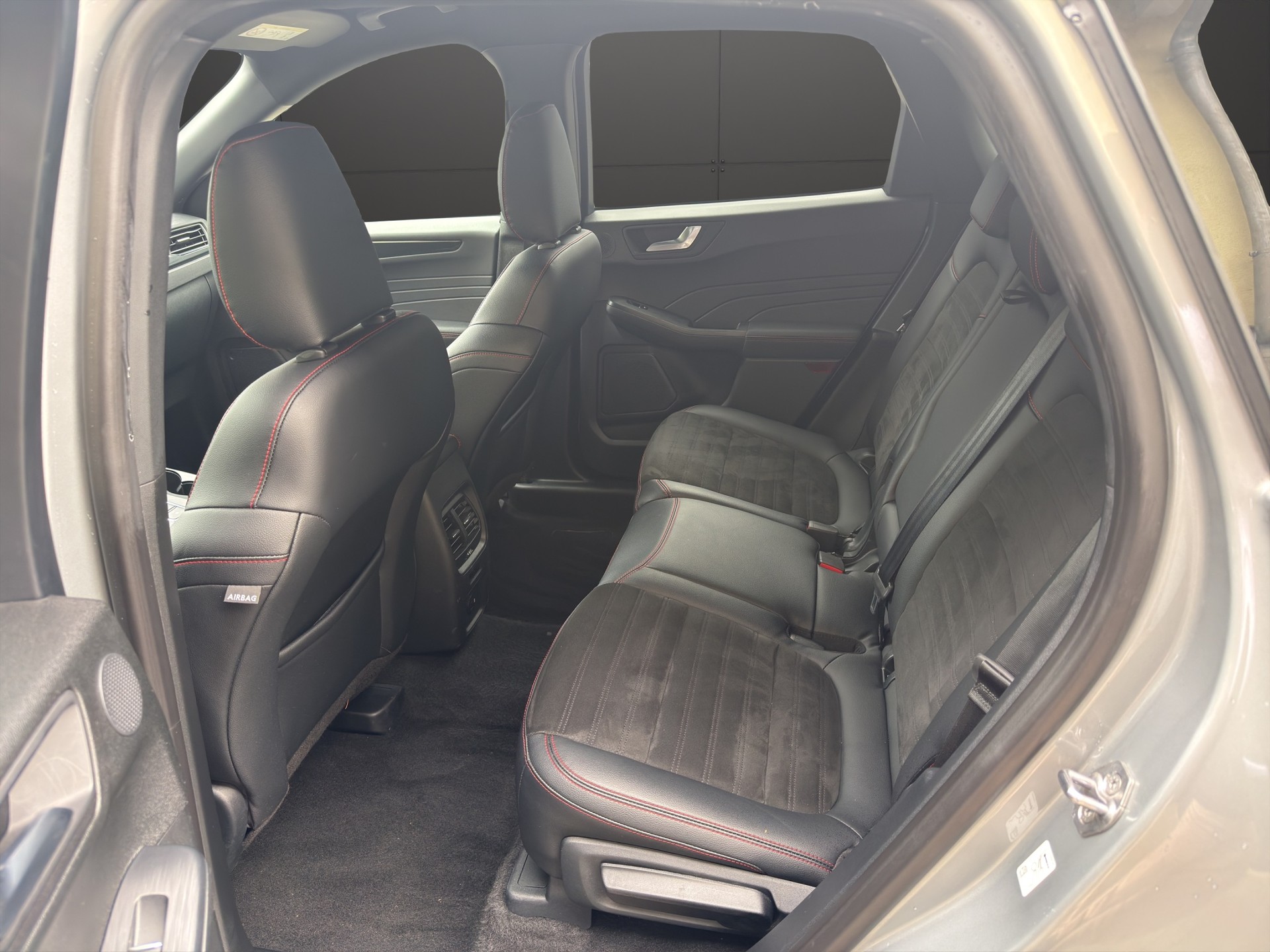 FORD Kuga 2.5 FHEV ST-Line X 4WD-image-22
