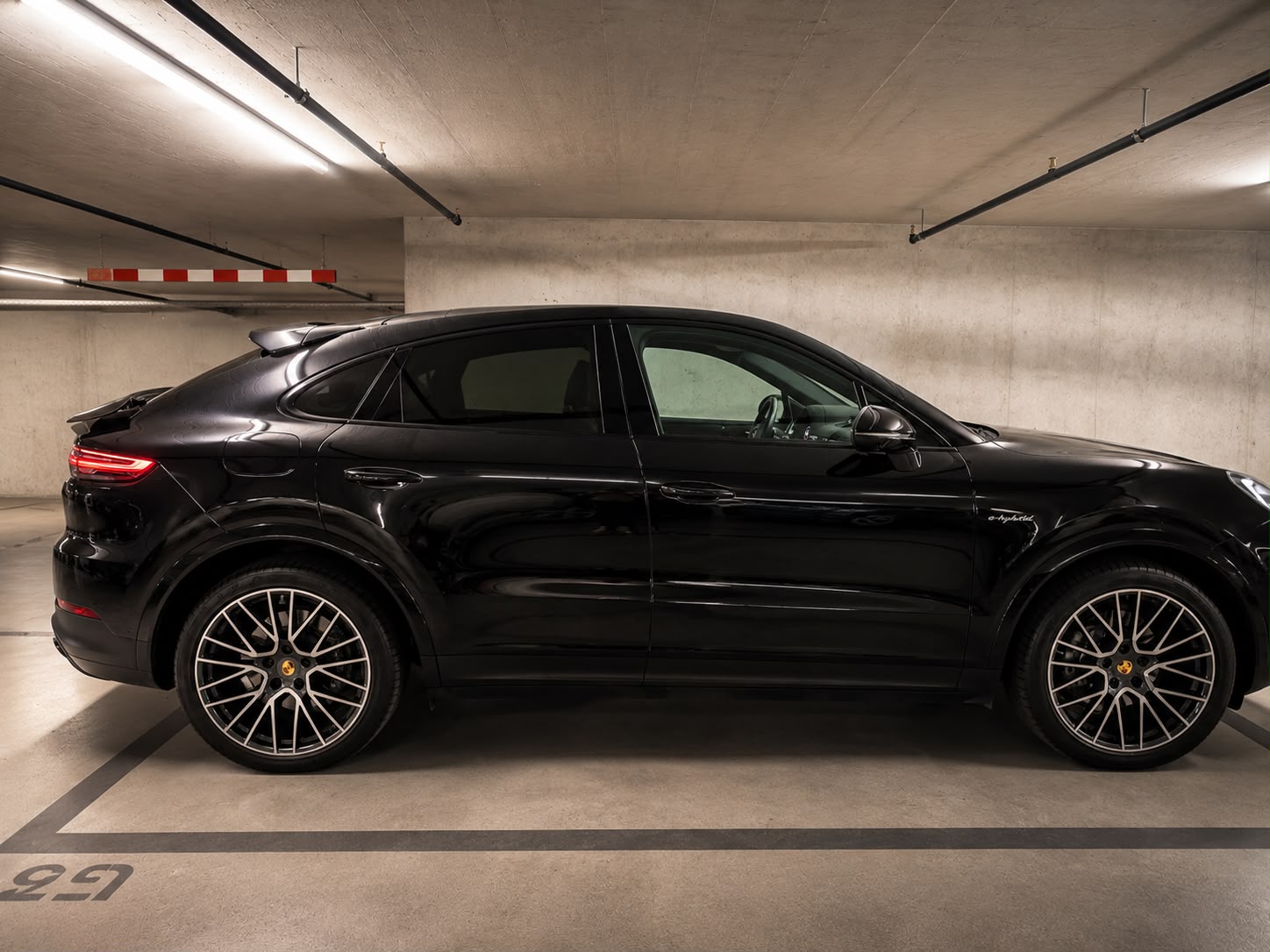 PORSCHE Cayenne Coupé E-Hybrid-image-3