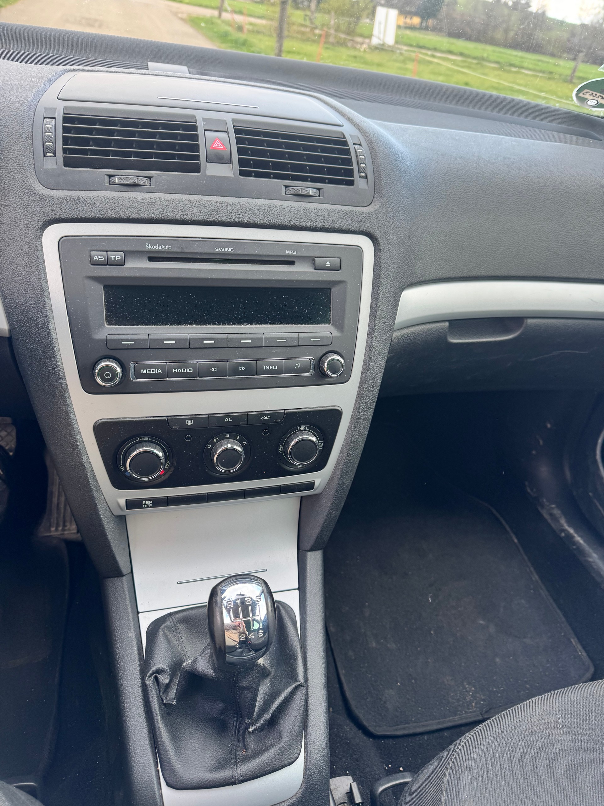 SKODA Octavia Combi 1.8 TSI Elegance-image-9