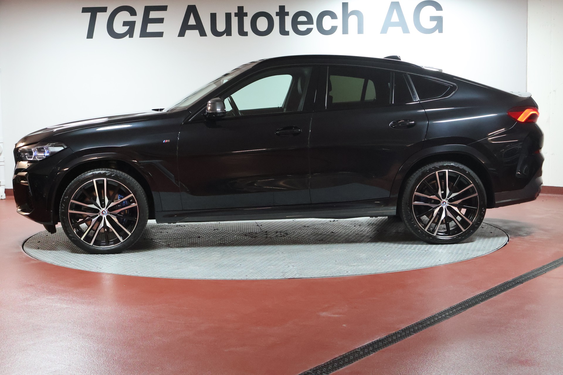 BMW X6 xDrive 48V 40d Steptronic M Sport-showroom-element-3
