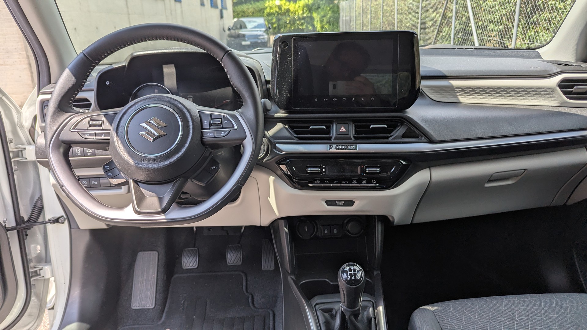 SUZUKI Swift 1.2 1st Edition Hybrid 4x4-image-3
