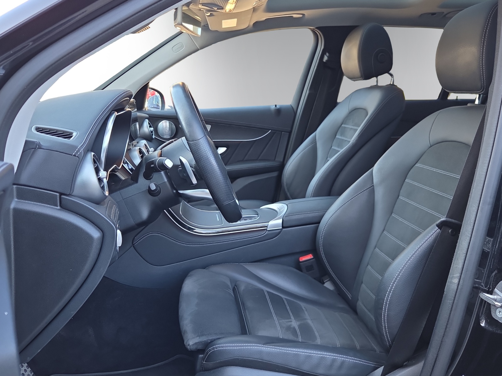 MERCEDES-BENZ GLC 300 4Matic AMG Line 9G-Tronic-image-7