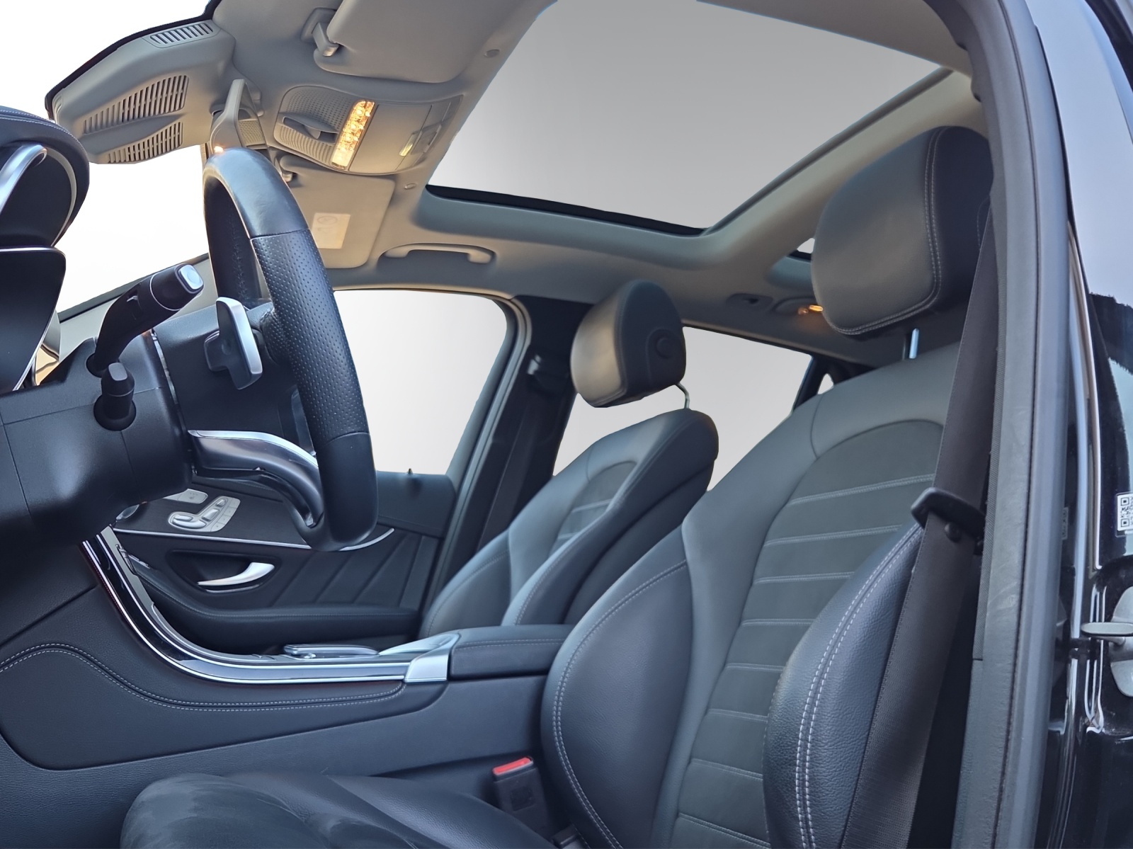 MERCEDES-BENZ GLC 300 4Matic AMG Line 9G-Tronic-image-8