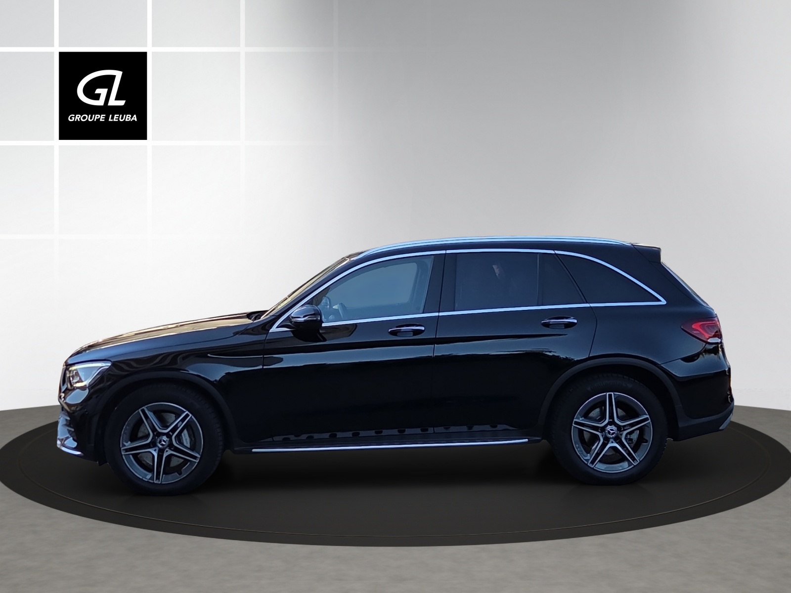 MERCEDES-BENZ GLC 300 4Matic AMG Line 9G-Tronic-image-2