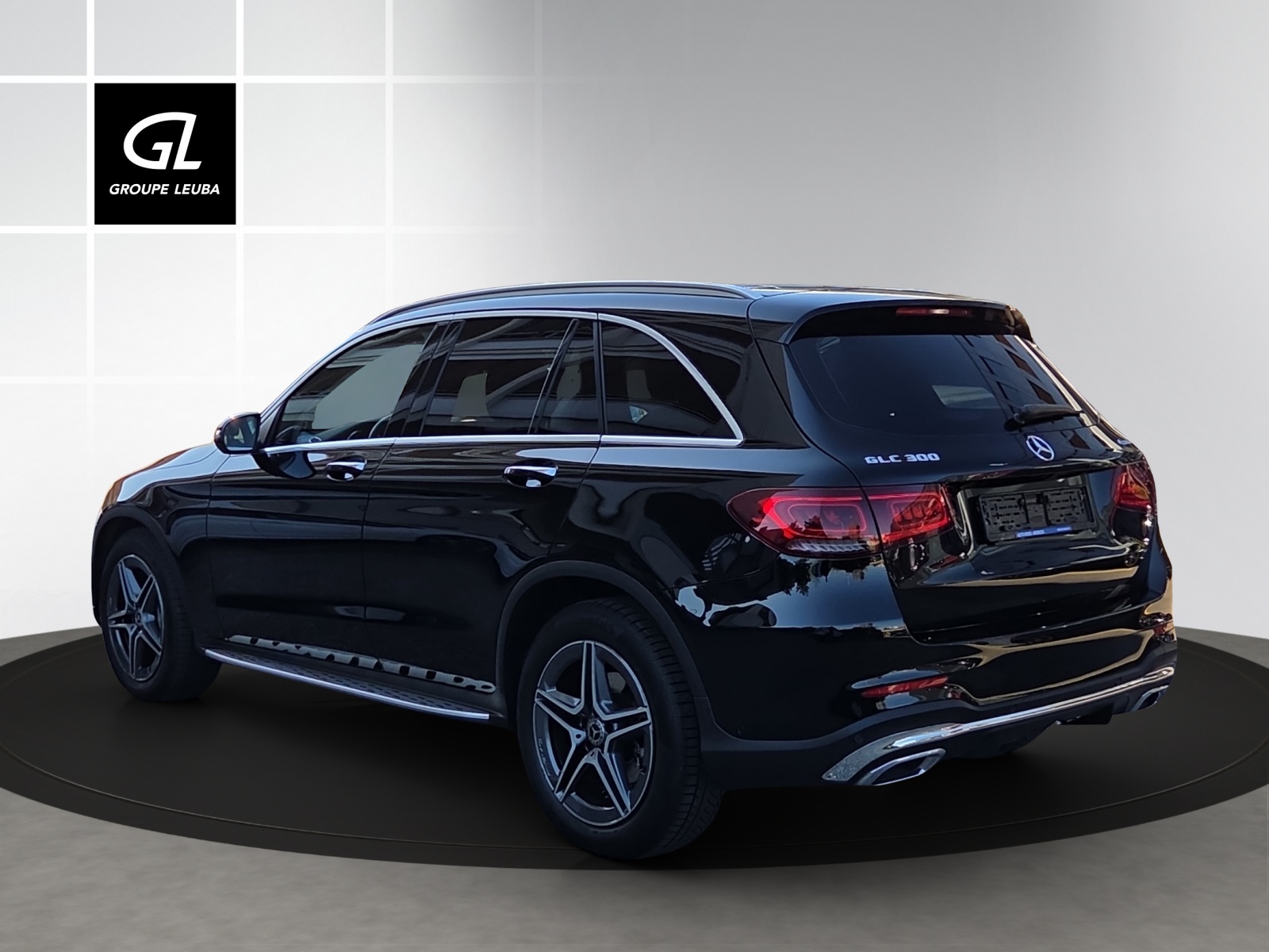 MERCEDES-BENZ GLC 300 4Matic AMG Line 9G-Tronic-image-4