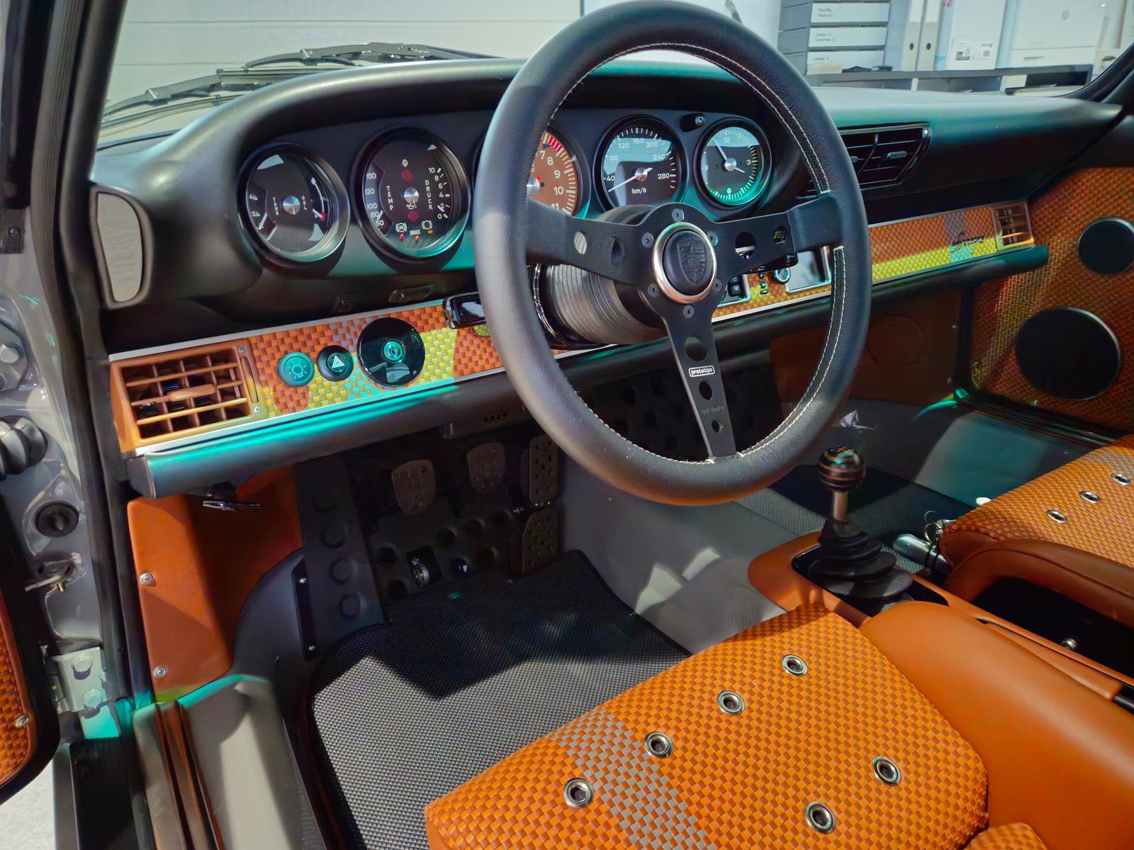 PORSCHE 911 Singer Classic Carrera 2-image-12