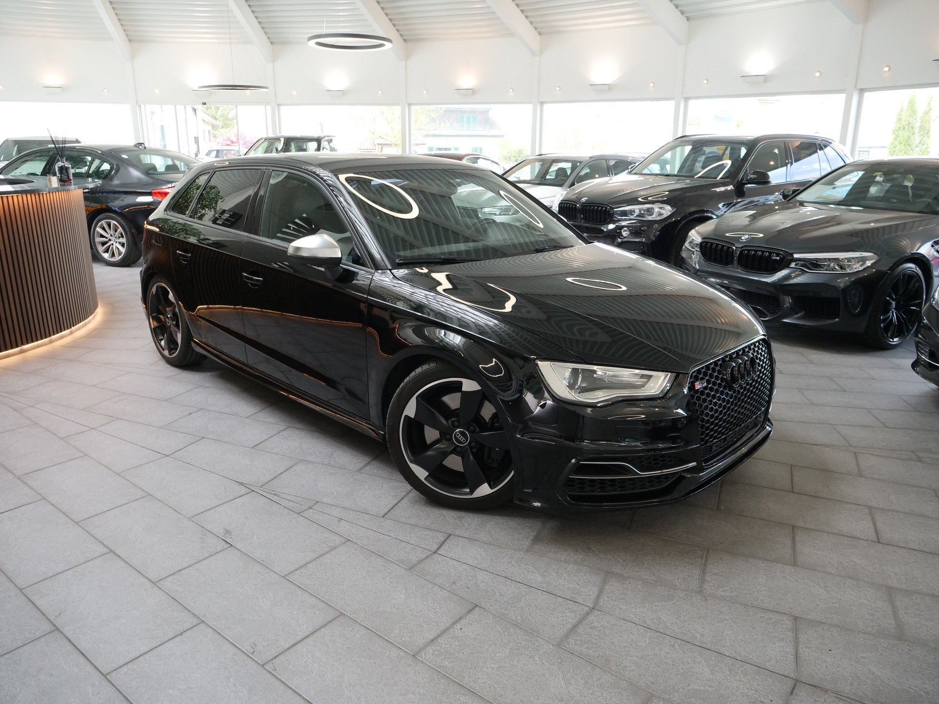 AUDI S3 Sportback 2.0 TFSI quattro S-tronic-showroom-element-2