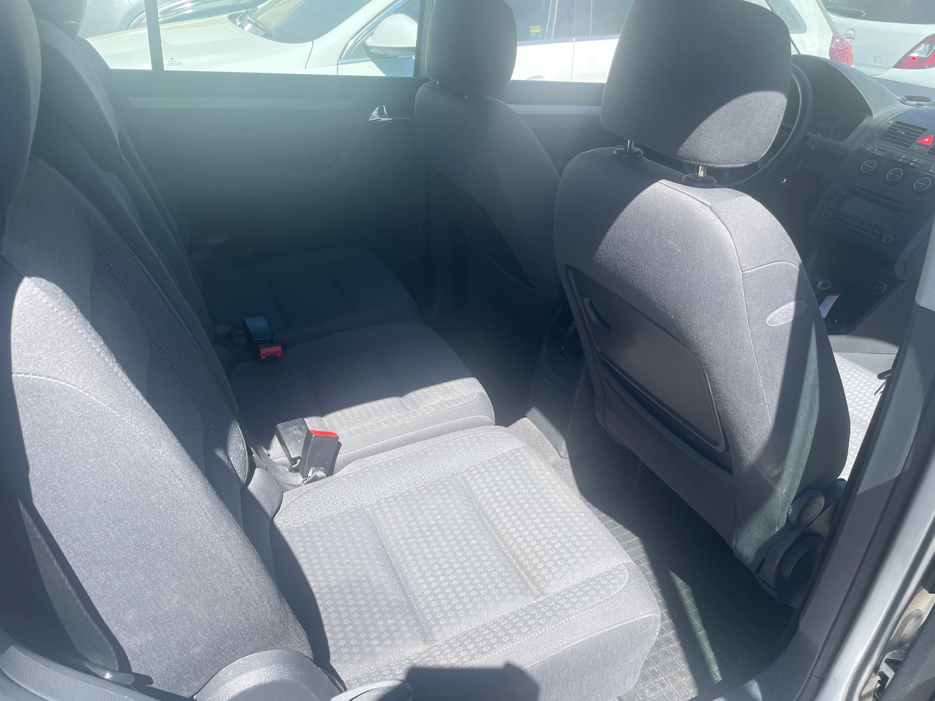 VW Touran 2.0 TDI Trendline-image-9