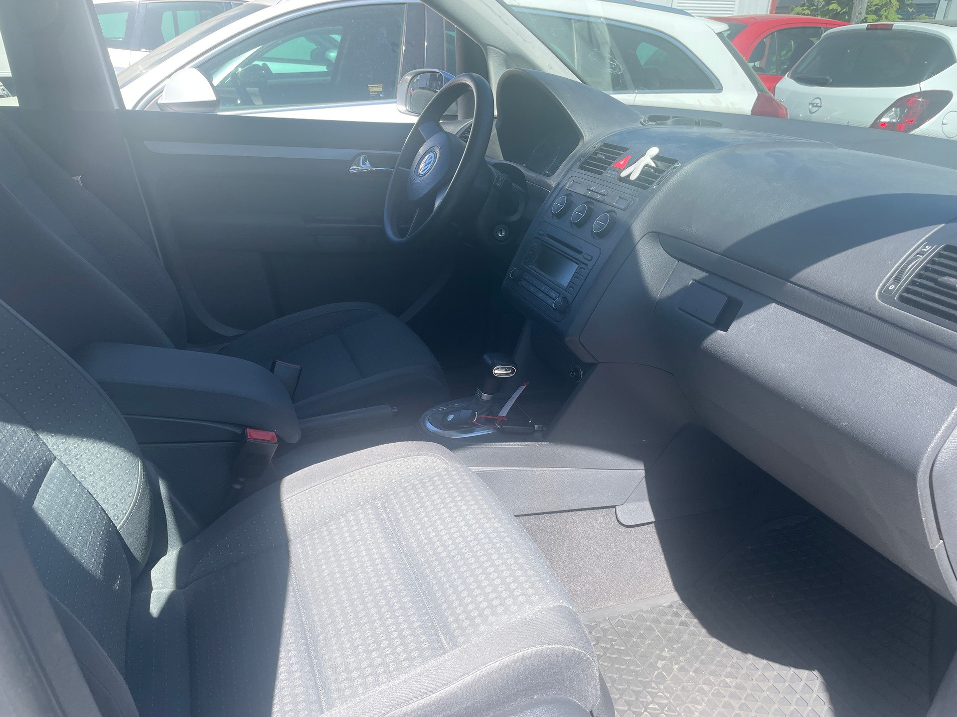 VW Touran 2.0 TDI Trendline-image-8