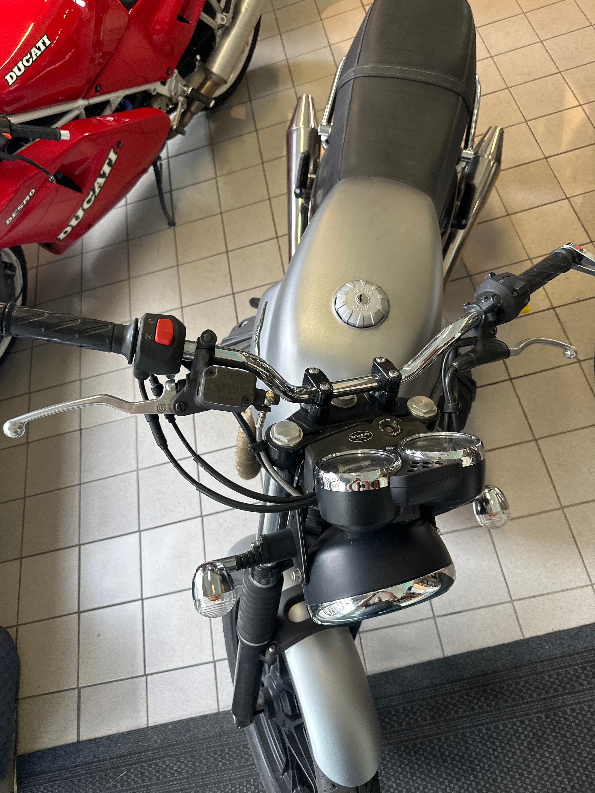 MOTO GUZZI V7-image-4