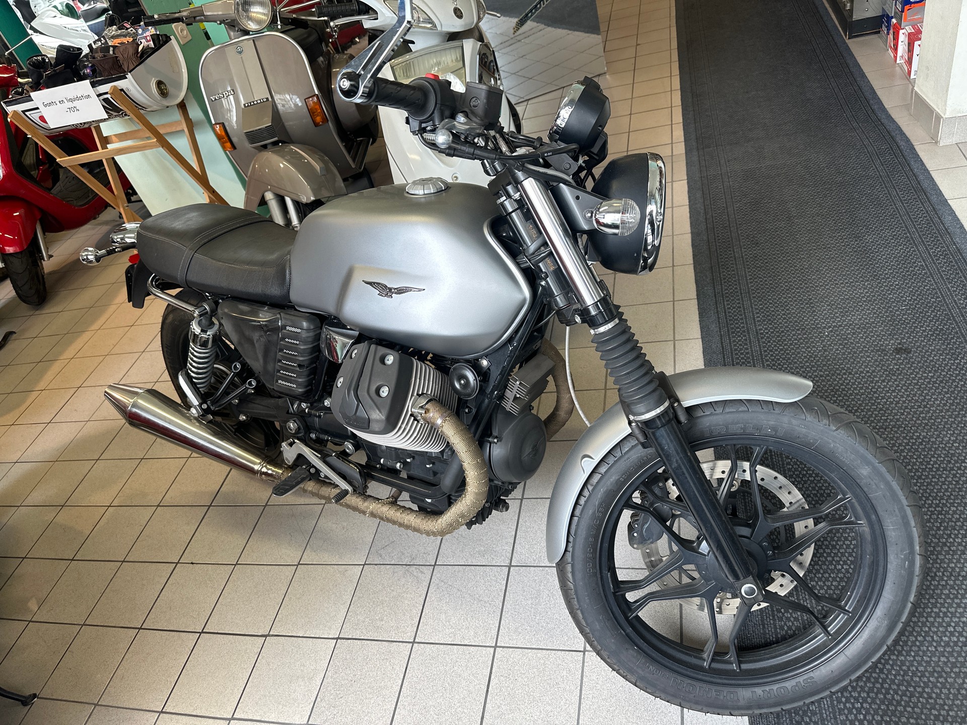 MOTO GUZZI V7-image-3