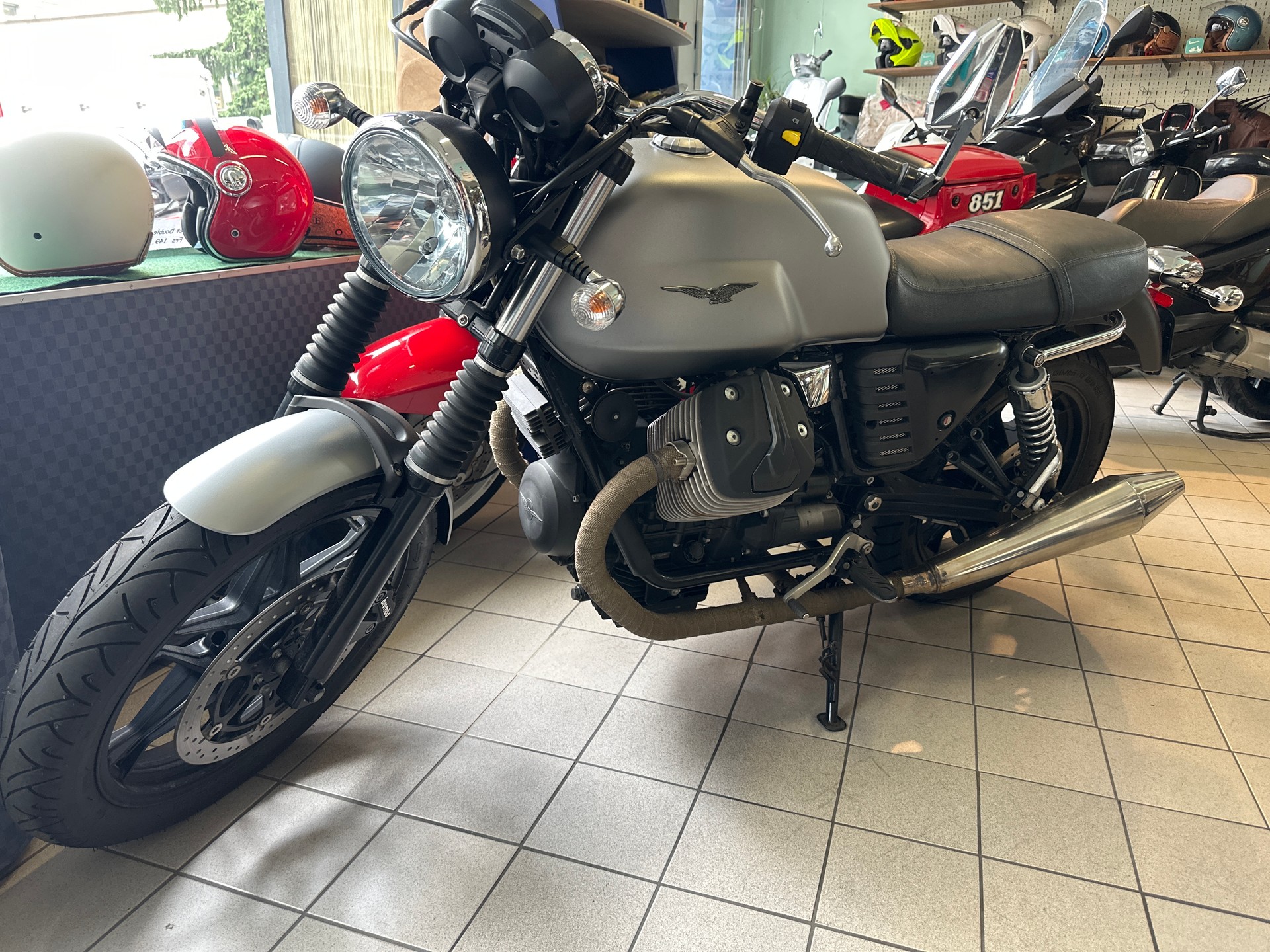 MOTO GUZZI V7