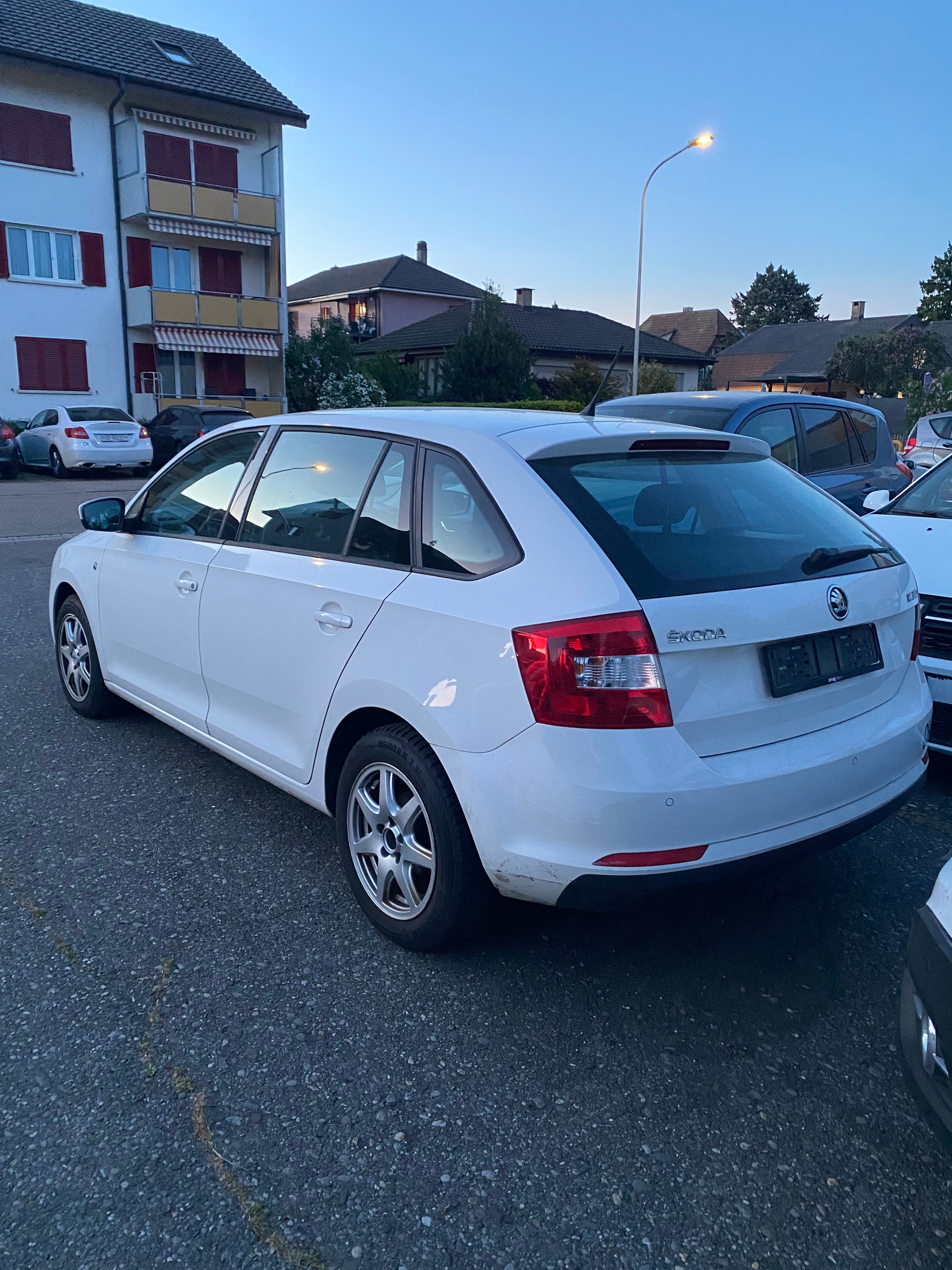 SKODA Rapid Spaceback 1.6 TDI Ambition-image-3