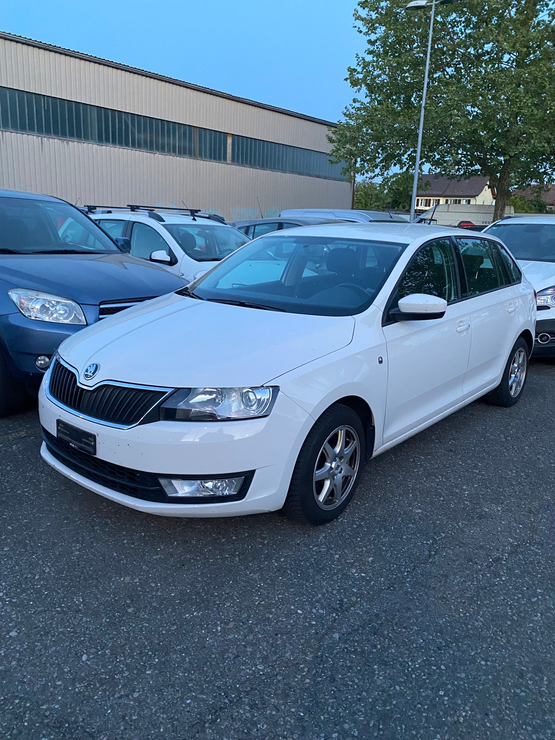 SKODA Rapid Spaceback 1.6 TDI Ambition-image-0