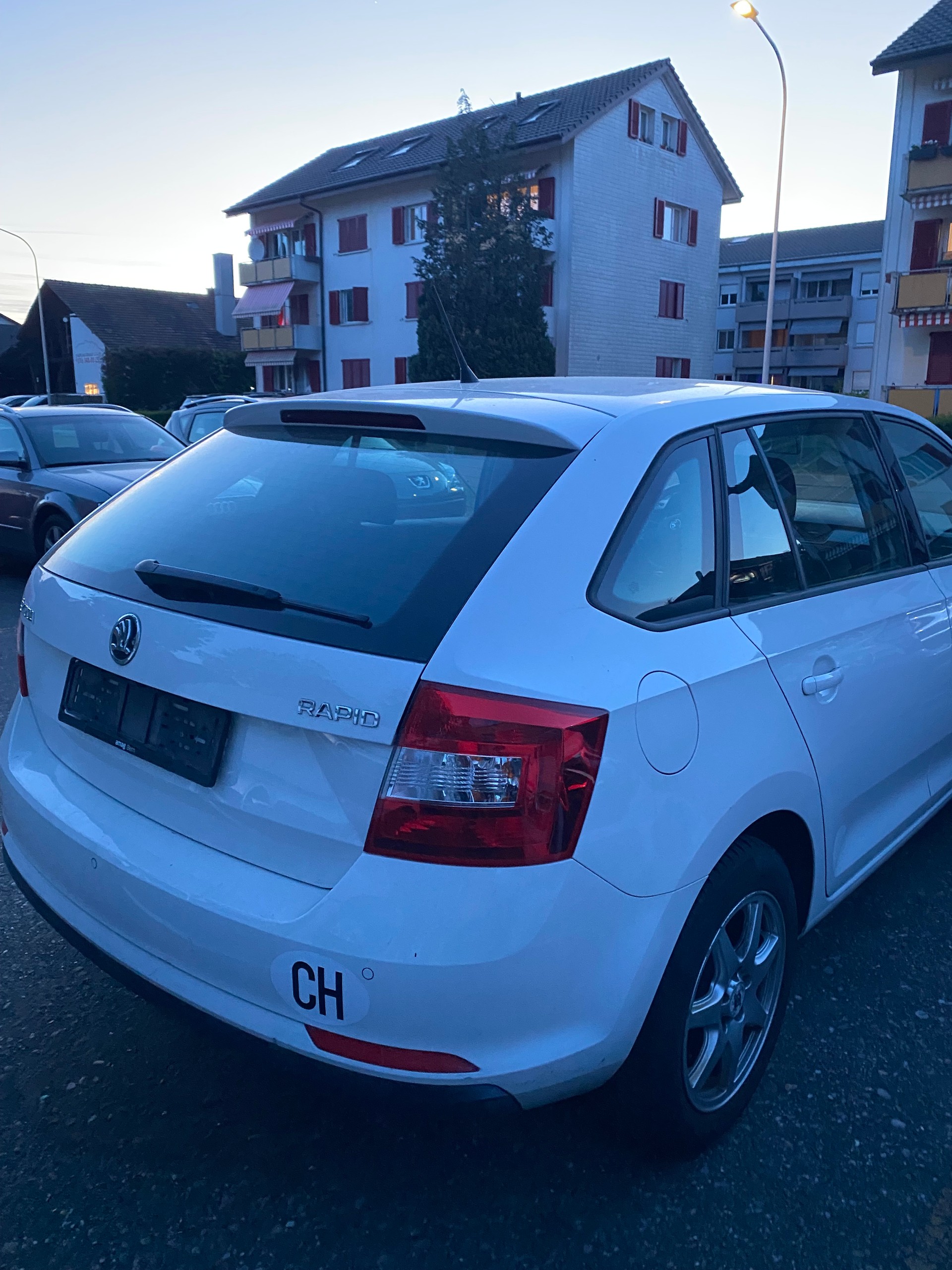 SKODA Rapid Spaceback 1.6 TDI Ambition-image-1