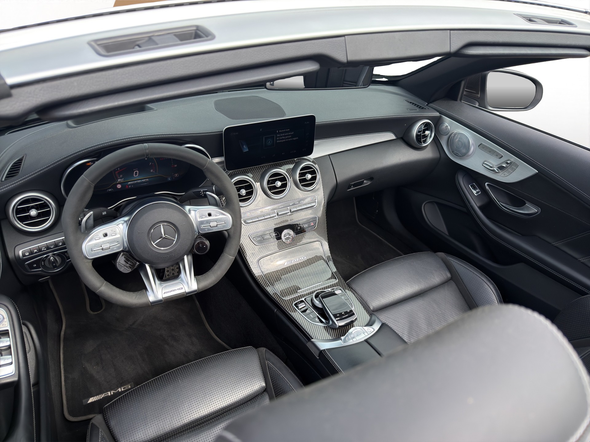 MERCEDES-BENZ C 63 S AMG Cabriolet-image-11