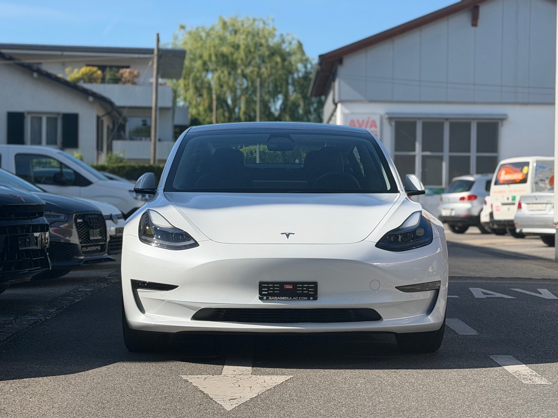 TESLA Model 3 Long Range Dual Motor AWD-showroom-element-1